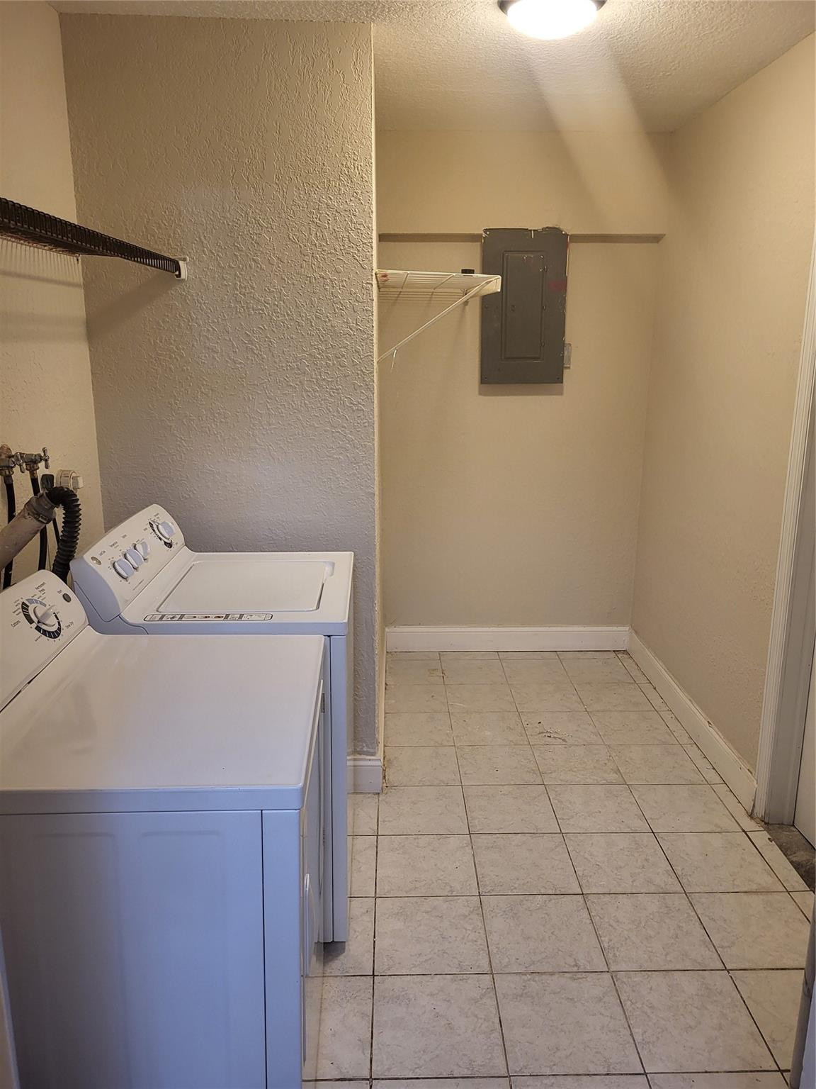 LAUDERDALE NORTH PARK SECTION 6 - Residential Lease