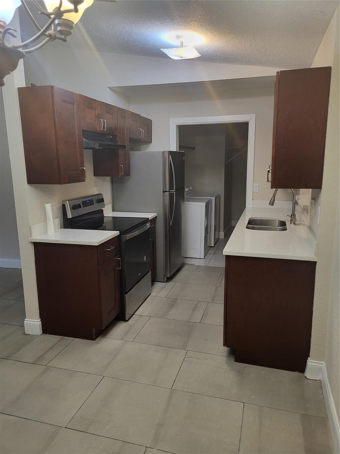 LAUDERDALE NORTH PARK SECTION 6 - Residential Lease