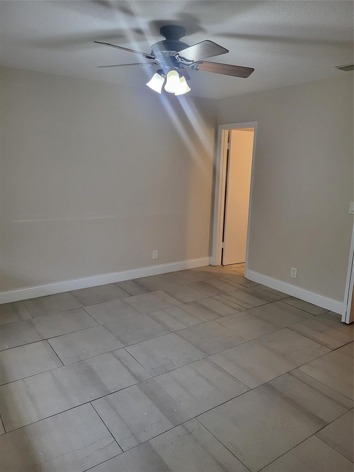 LAUDERDALE NORTH PARK SECTION 6 - Residential Lease