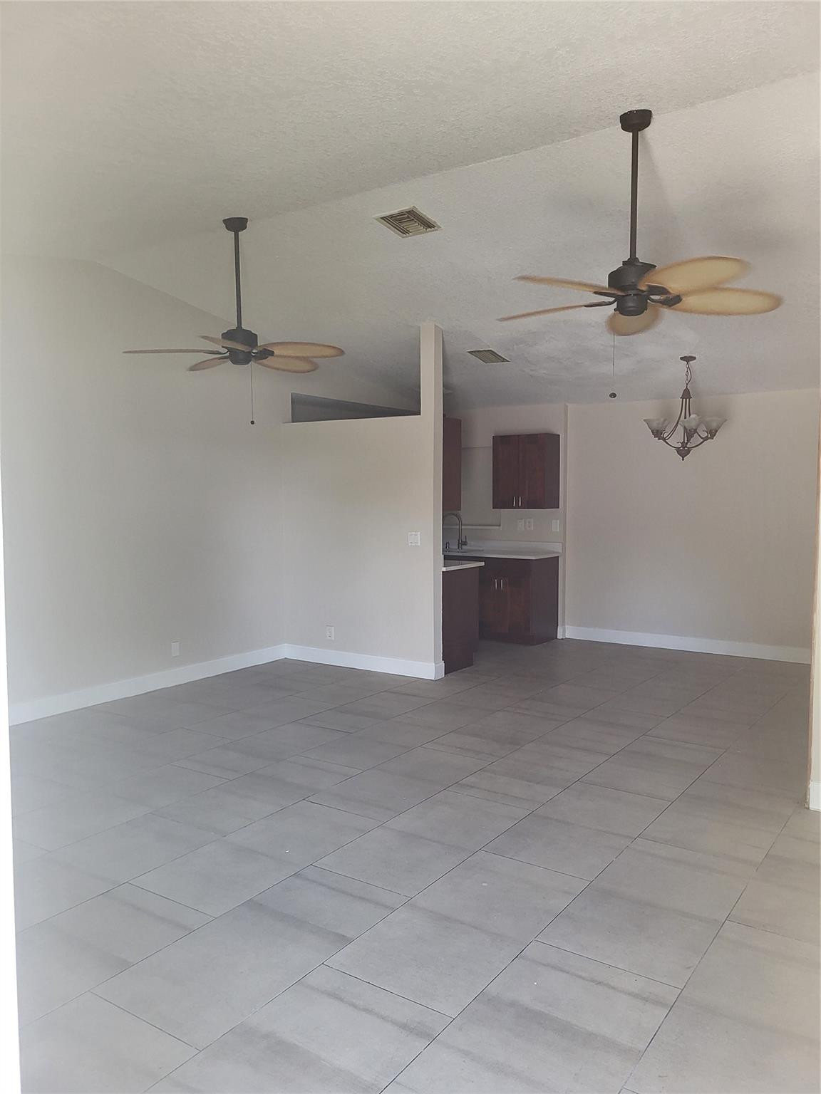 LAUDERDALE NORTH PARK SECTION 6 - Residential Lease