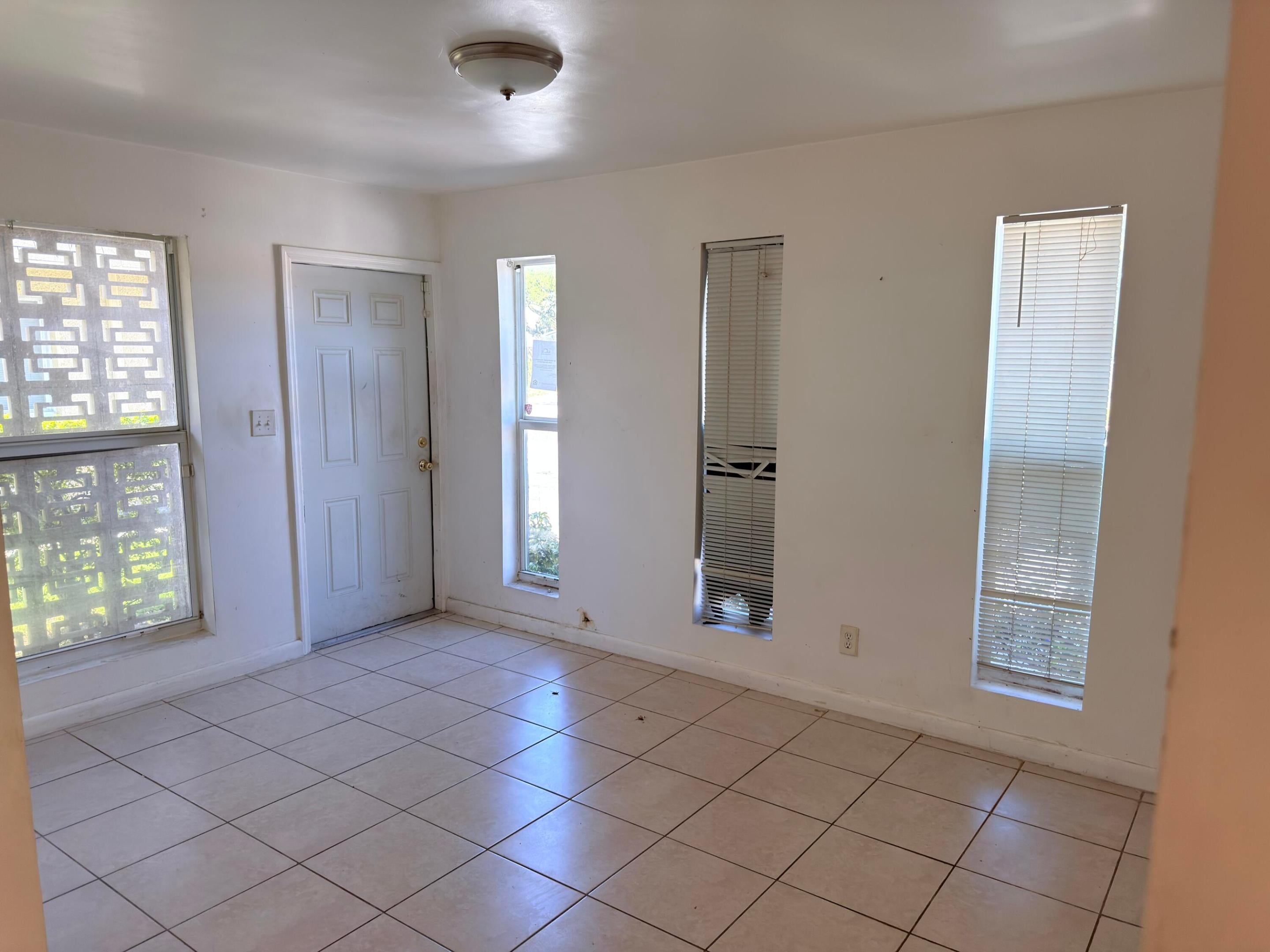 635 NW 22ND Road