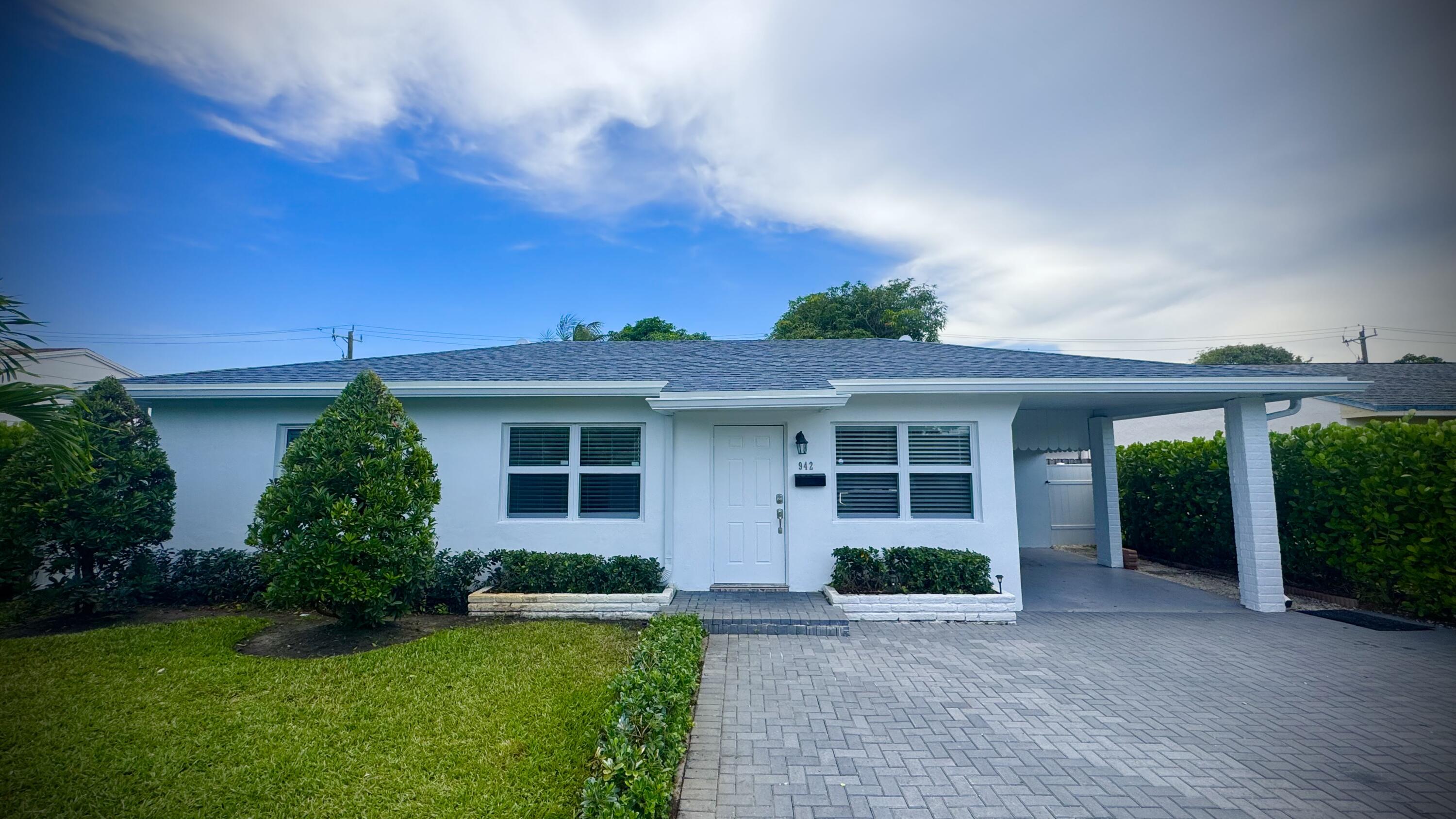 TOTALLY REMODELED , HUGE BACK YARD WITH STORAGE ROOM, CERAMIC TILE THRU OUT , UPDATED KITCHEN AND BATH , CENTRALLY LOCATED , ETC.....