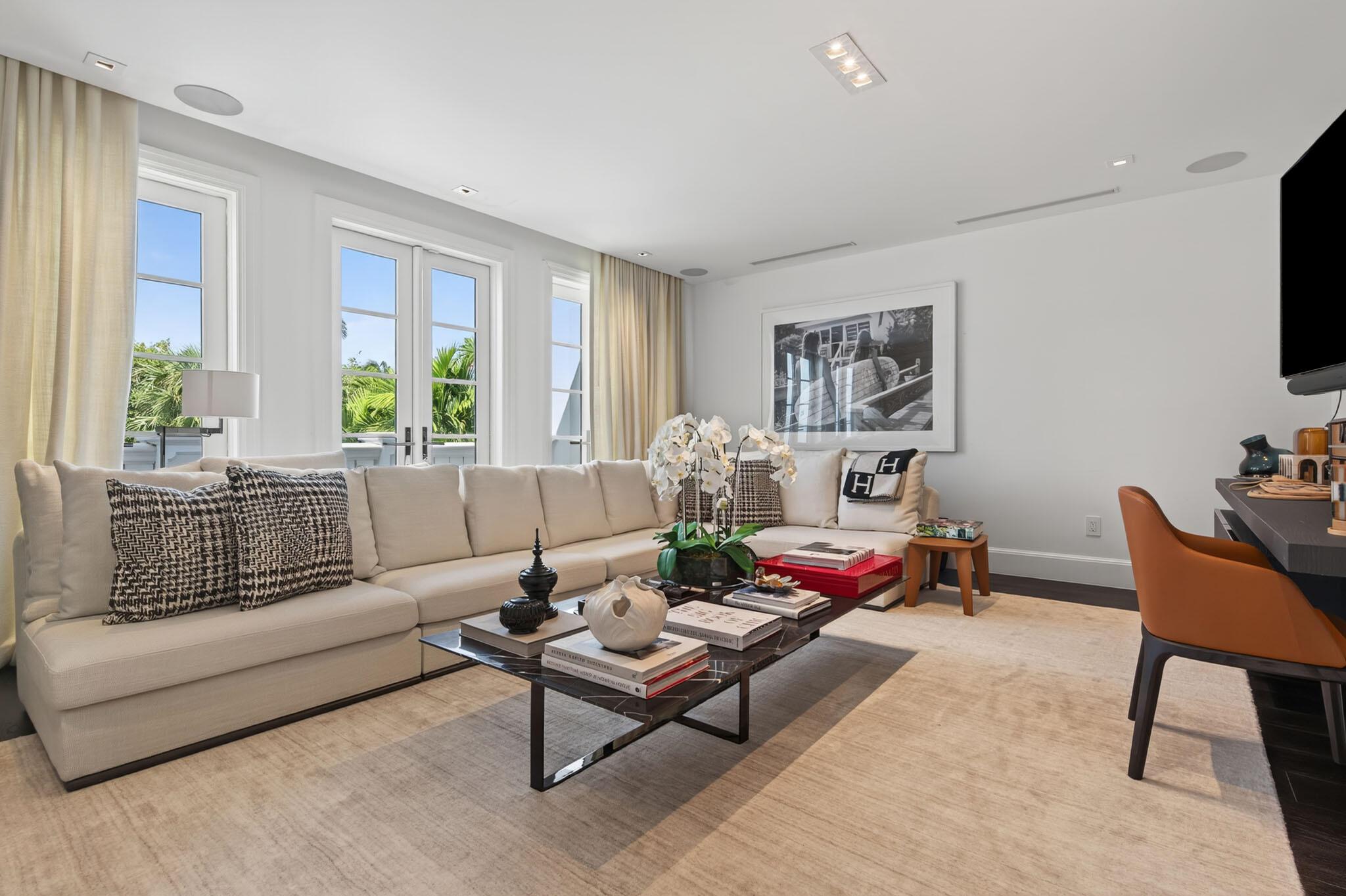 PRIMAVERA ESTATES (MIDDLE - Residential Lease