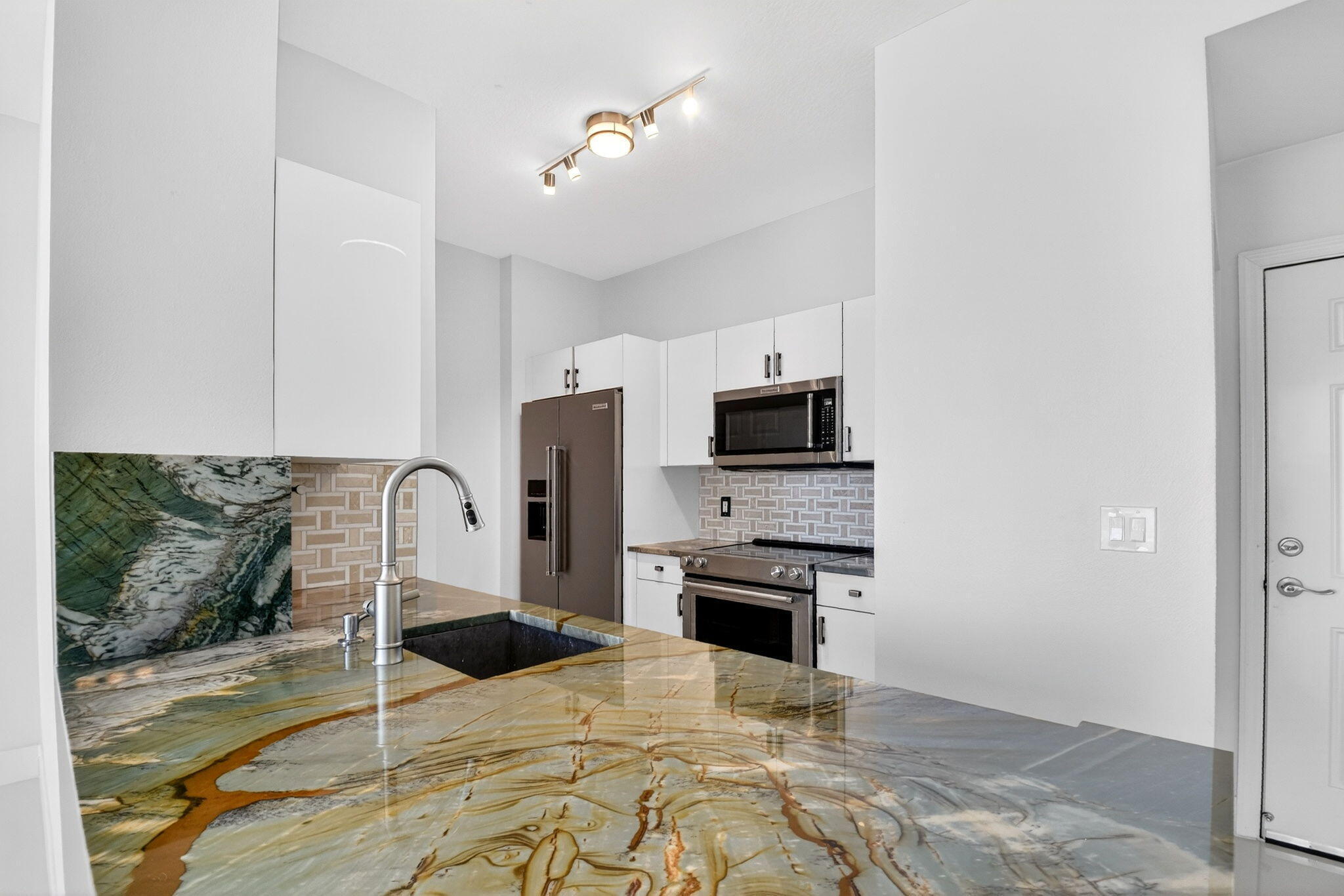 100 NE 6th Street Ph4