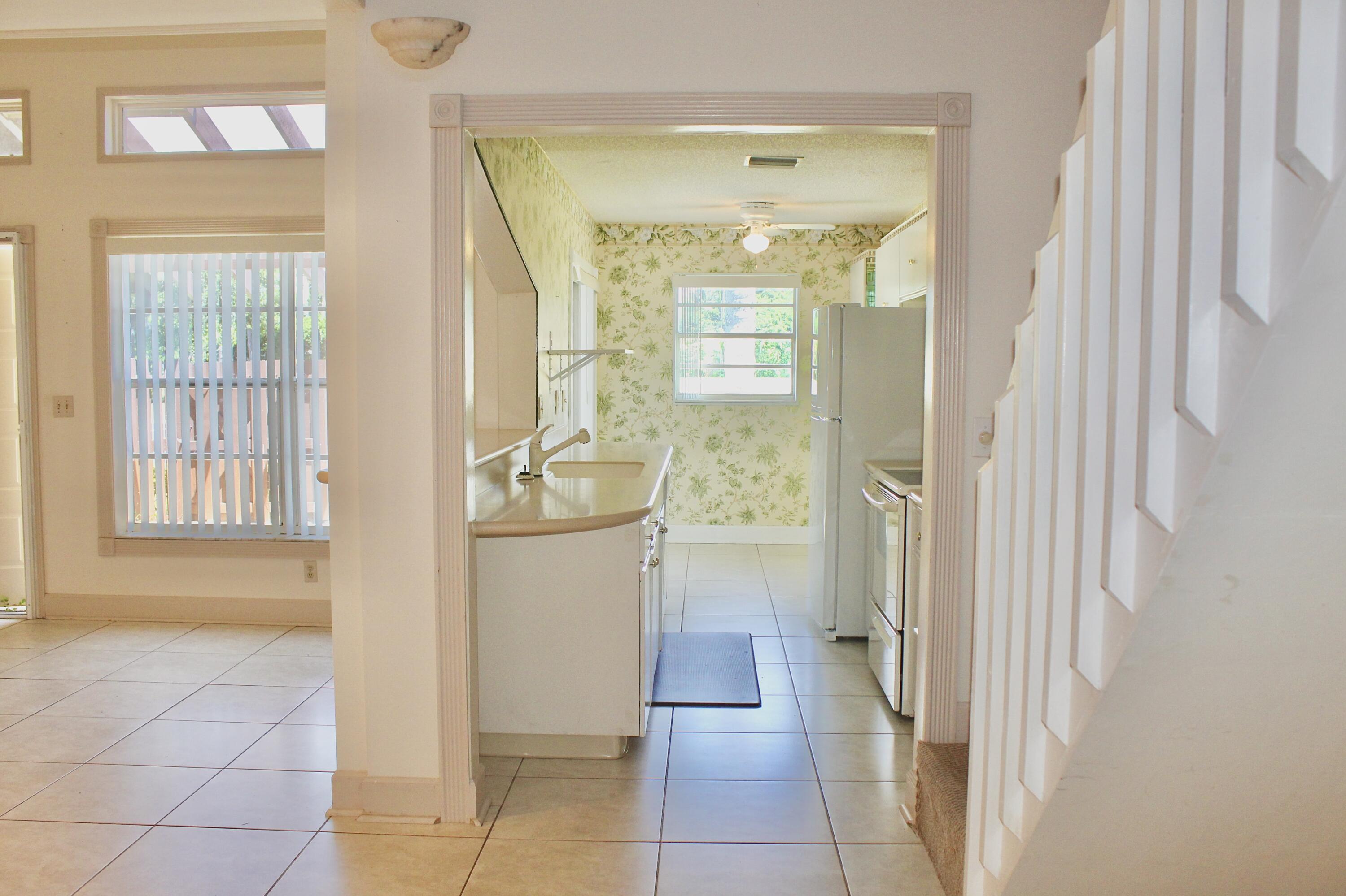 HIGH POINT OF DELRAY WEST CONDO SEC 3 - Residential