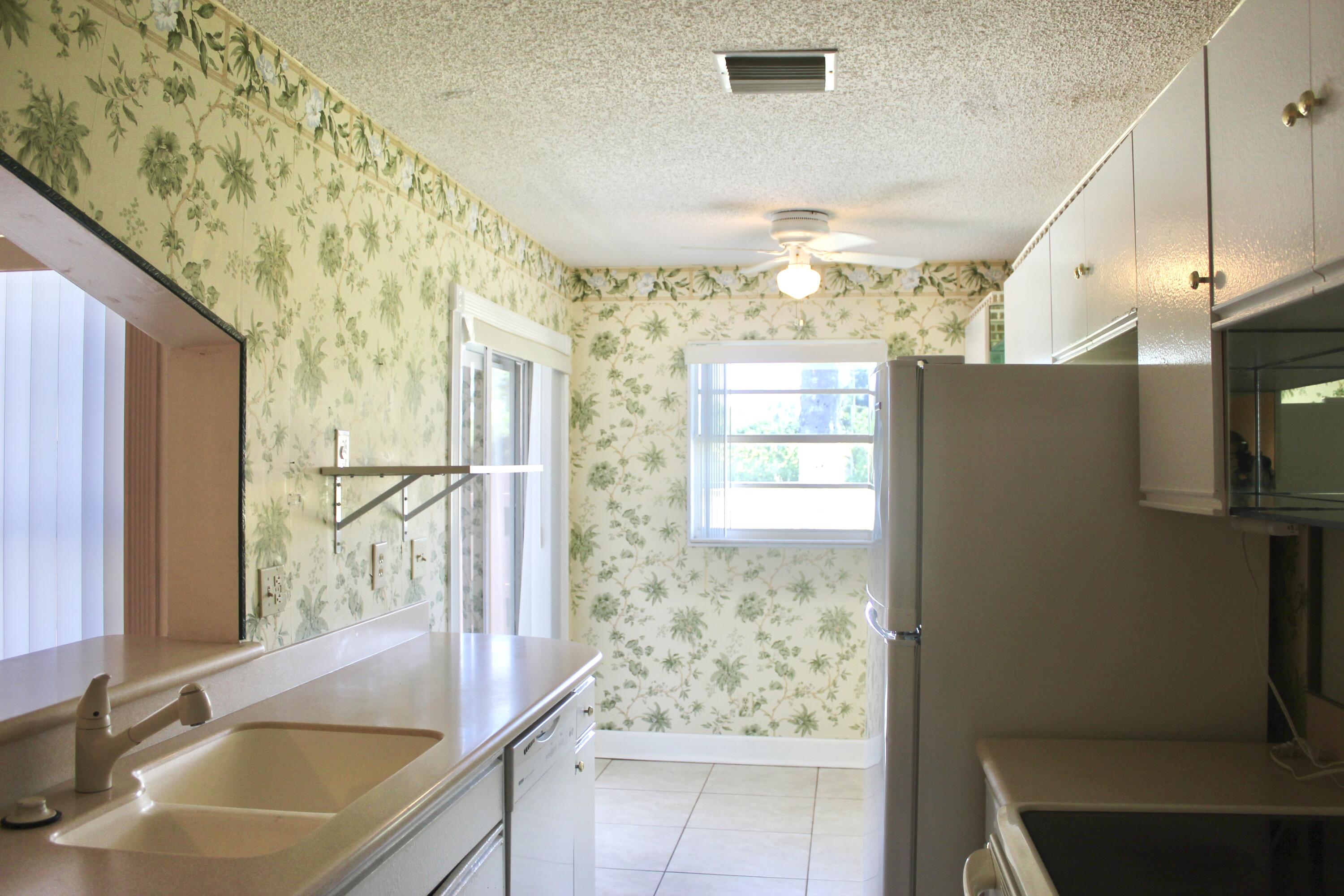 HIGH POINT OF DELRAY WEST CONDO SEC 3 - Residential