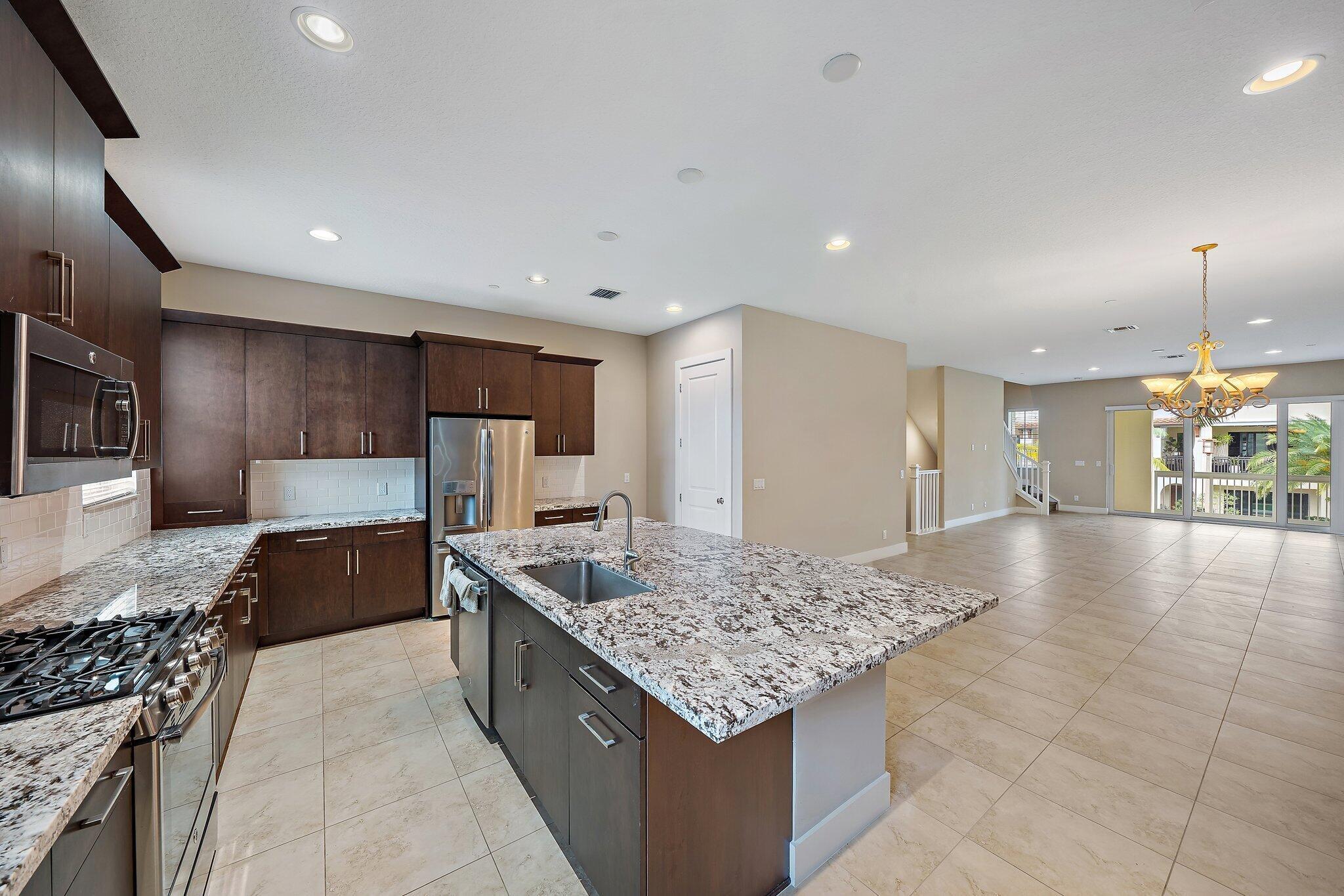 7112 Edison Place