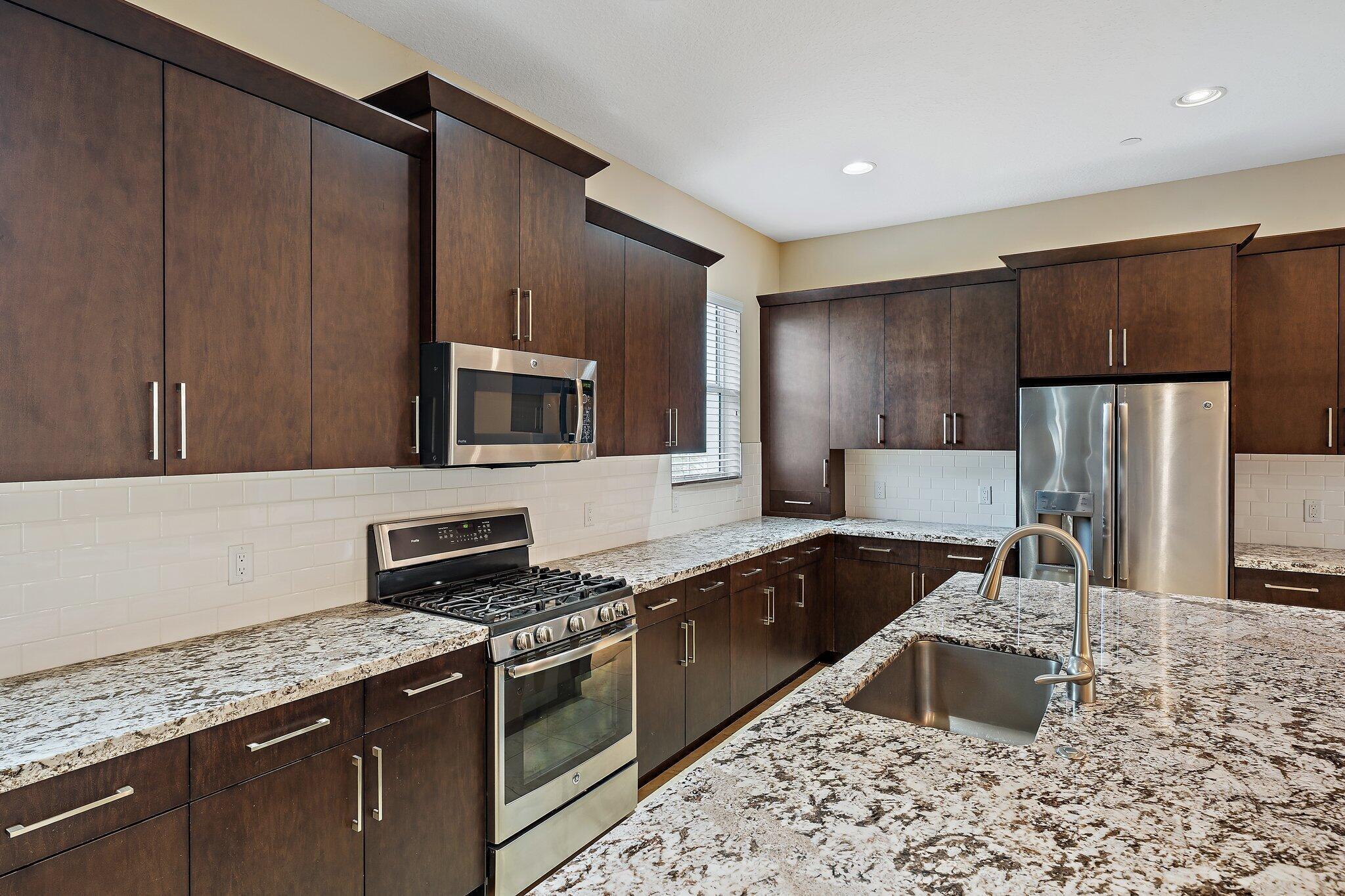 7112 Edison Place