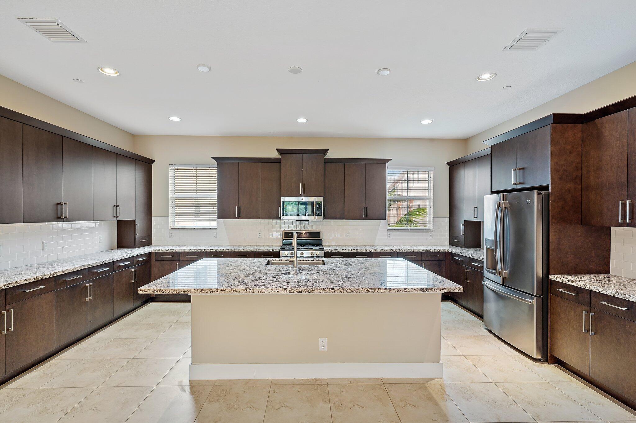 7112 Edison Place