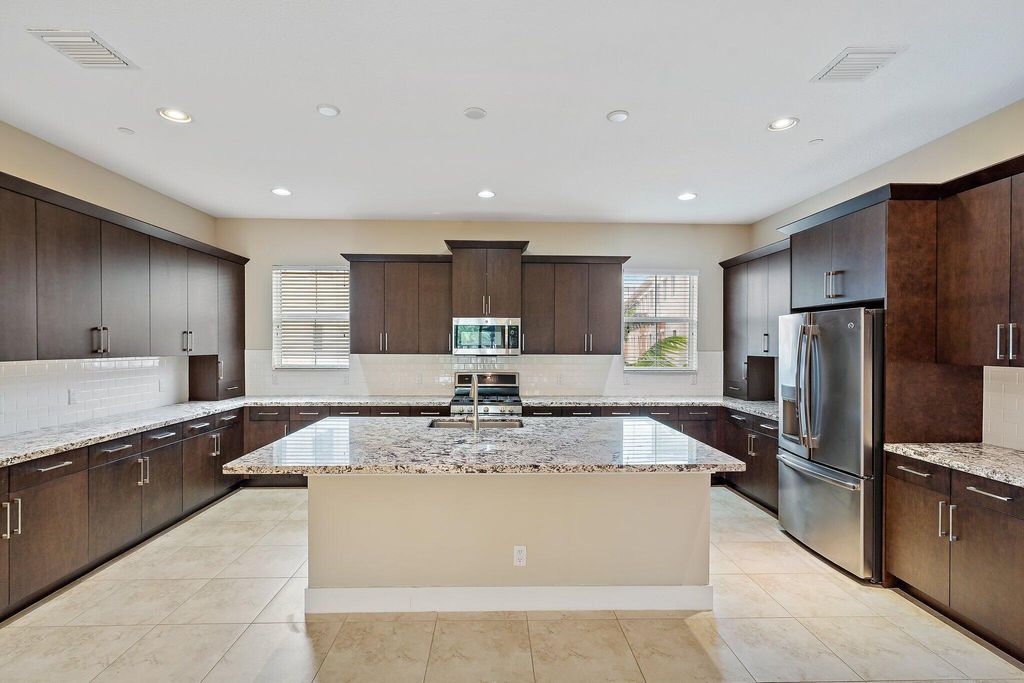 Photo of 7112 Edison Place, Palm Beach Gardens, FL 33418 (MLS # B26023347)