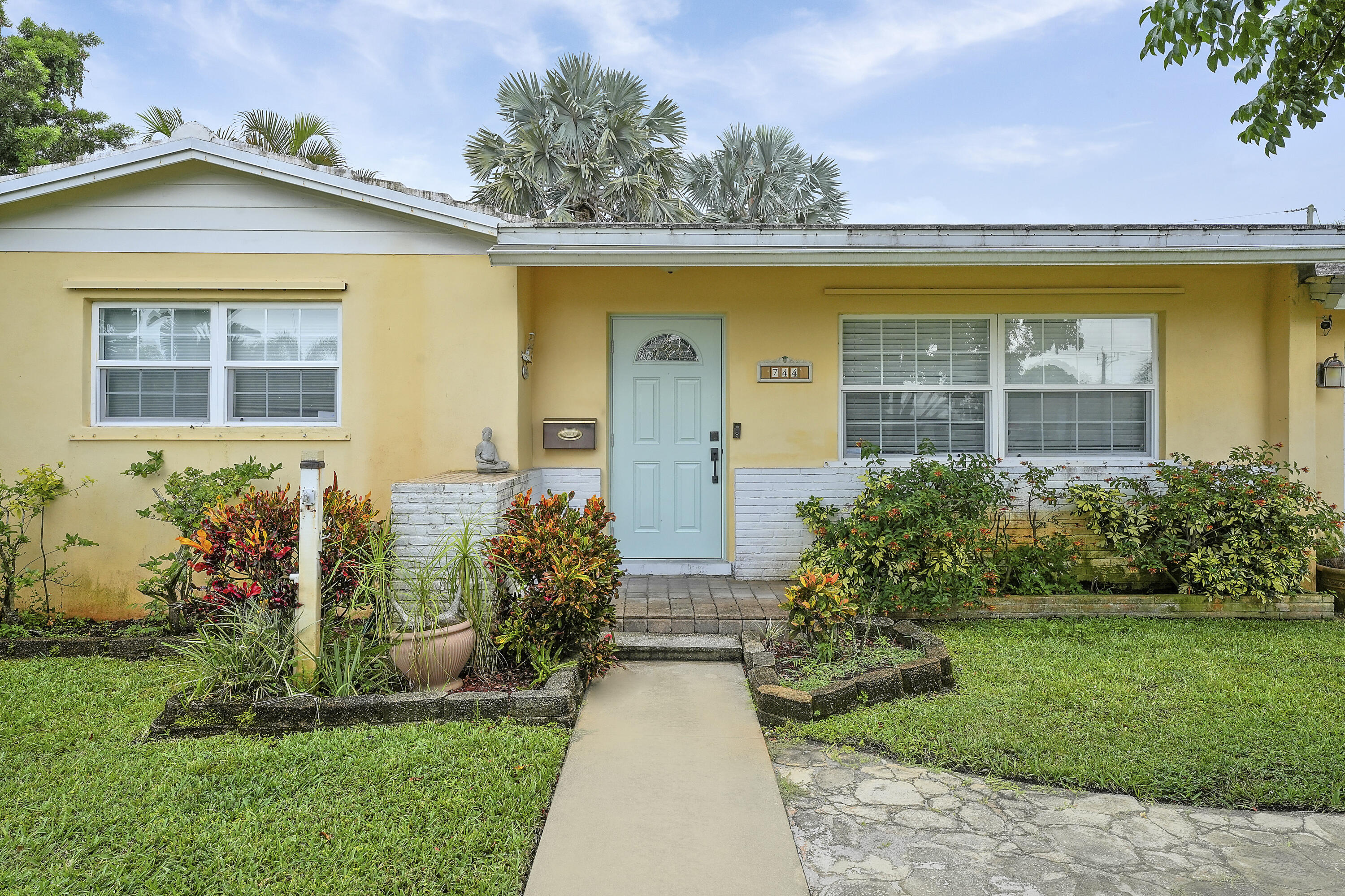 744 W Ilex Drive