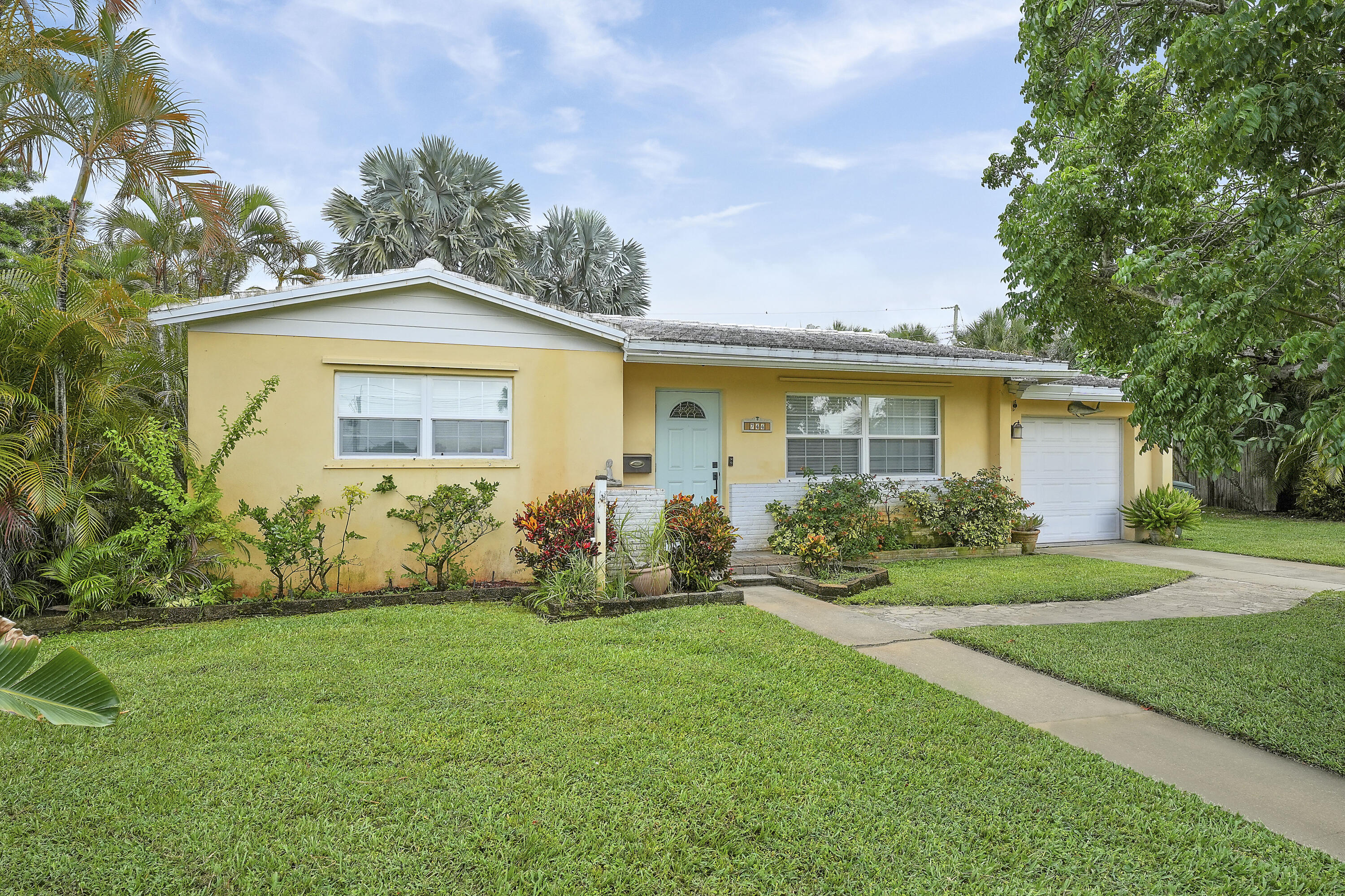 744 W Ilex Drive