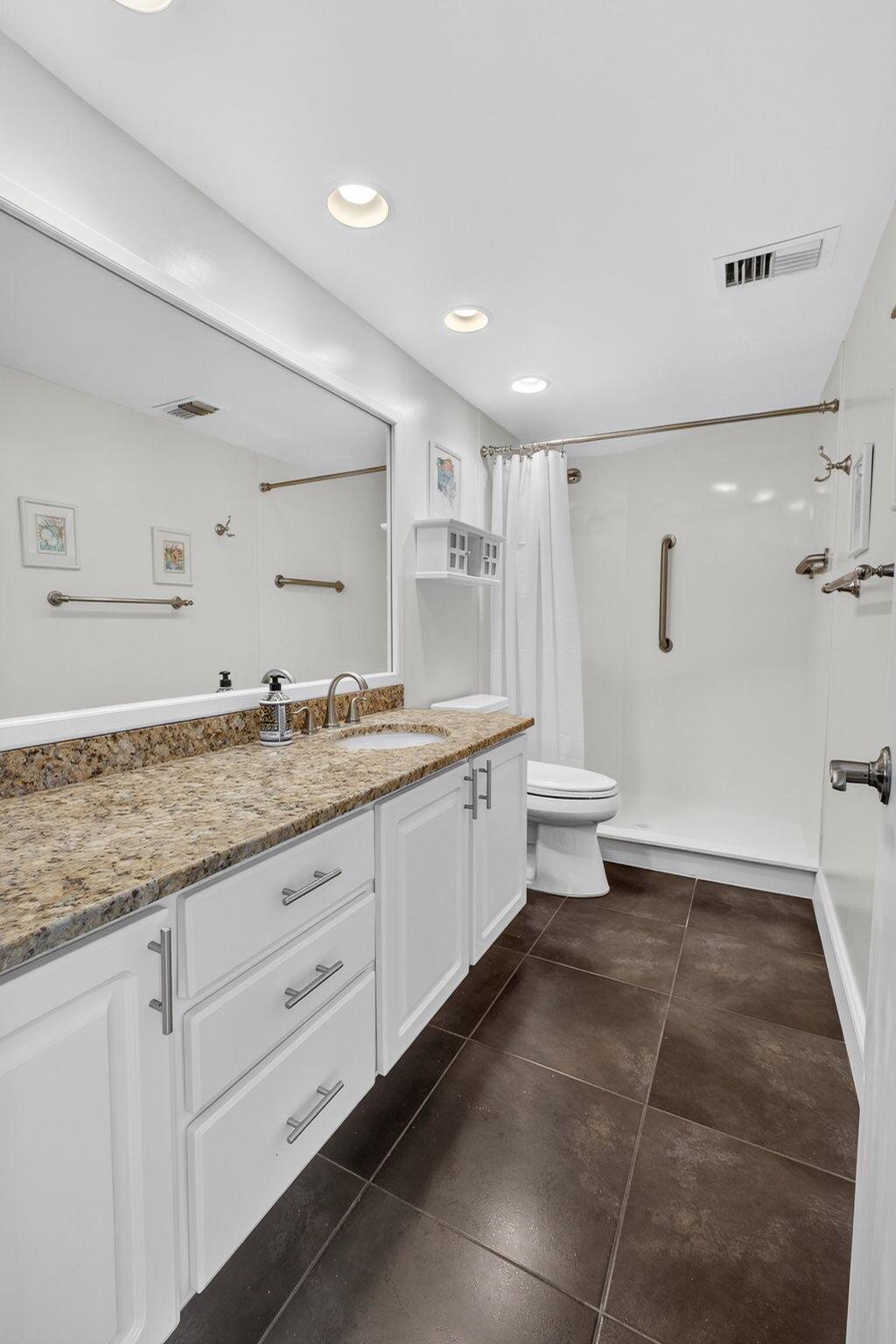 PHOENIX TOWERS CONDO - Residential Lease