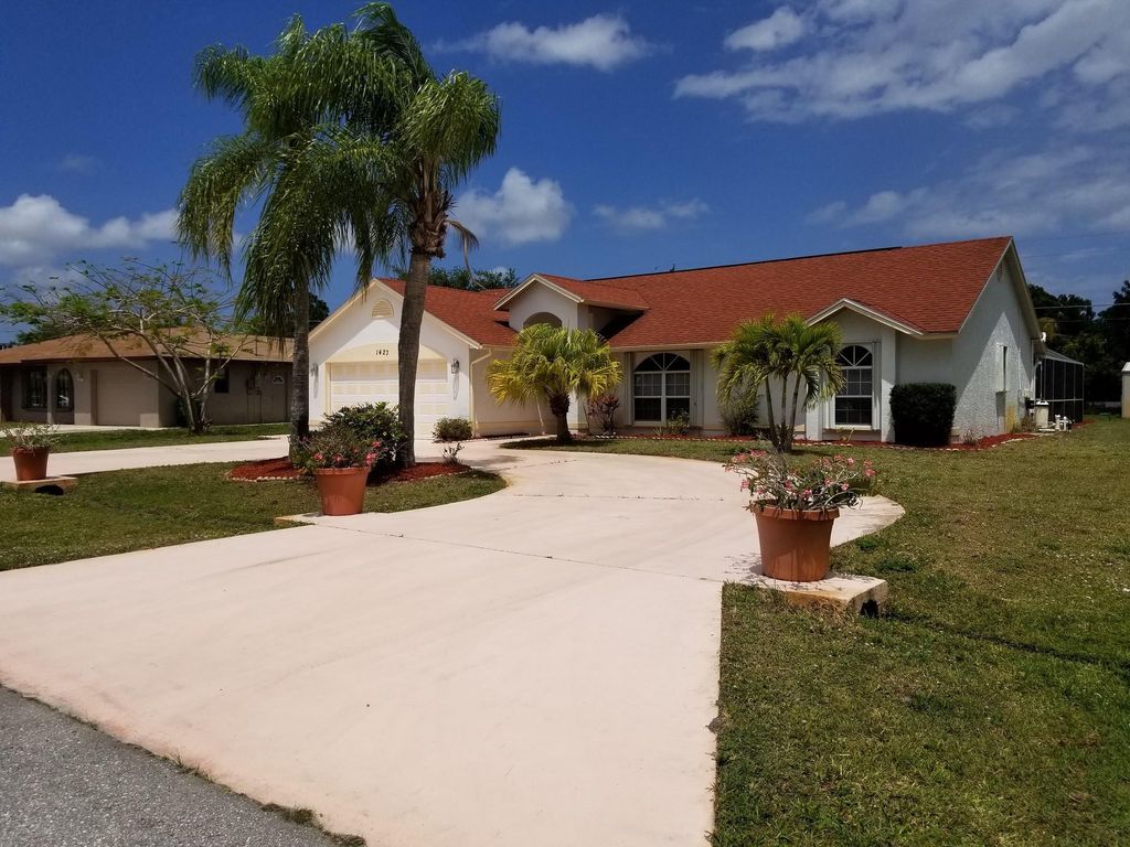 Photo of 1423 SE Grapeland Avenue, Port Saint Lucie, FL 34952 (MLS # F10500015)