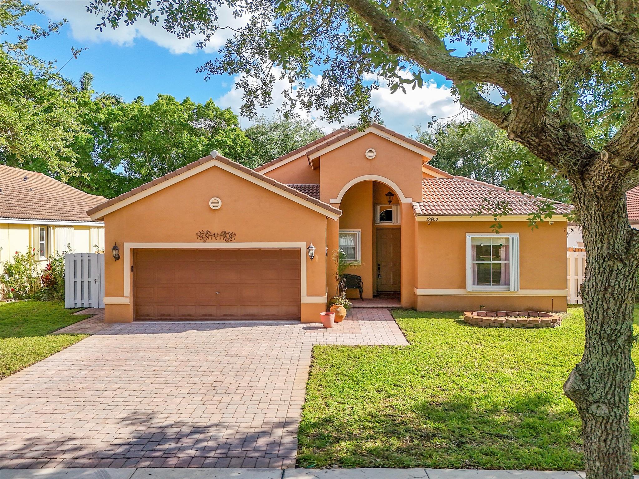 Welcome to this stunning and well maintained single-family home located in the desirable Monaco Cove community Miramar. The well-appointed residence features an open and bright floorplan with high ceilings. The kitchen is a chef's delight, with white appliances, a center island, making it ideal for entertaining. The living room area flows from the kitchen, providing a perfect space for entertaining family. Each bedroom is very spacious, with the master suite offering a walk-in closet and an en-suite bathroom. Step outside to your private fenced backyard oasis, complete with a custom patio, perfect for outdoor gatherings. Newer ac and tankless water heater. Close to parks, shopping, and dining, making this home a wonderful choice for those seeking a vibrant community.