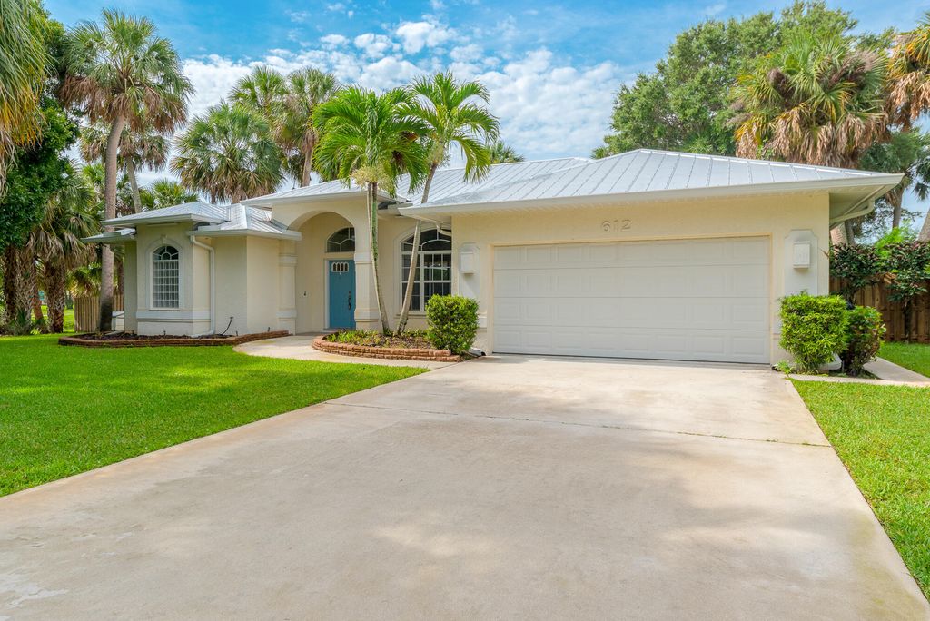 Photo of 612 SE 6th Street, Stuart, FL 34994 (MLS # R11167176)