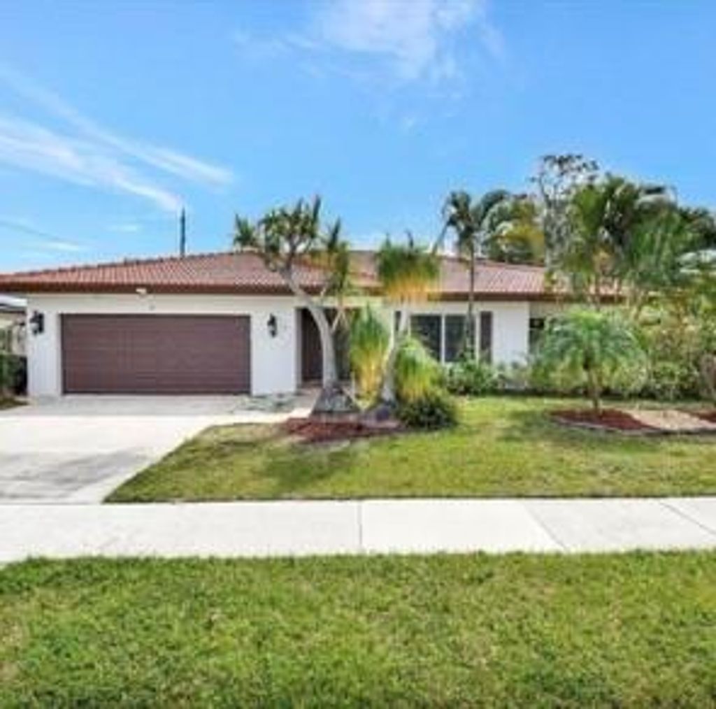 Photo of 2 Burning Tree Lane, Boca Raton, FL 33431 (MLS # F10492956)