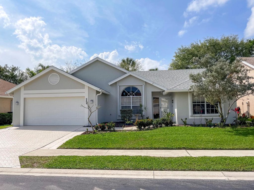 Photo of 252 Moccasin Trail W, Jupiter, FL 33458 (MLS # R11087162)