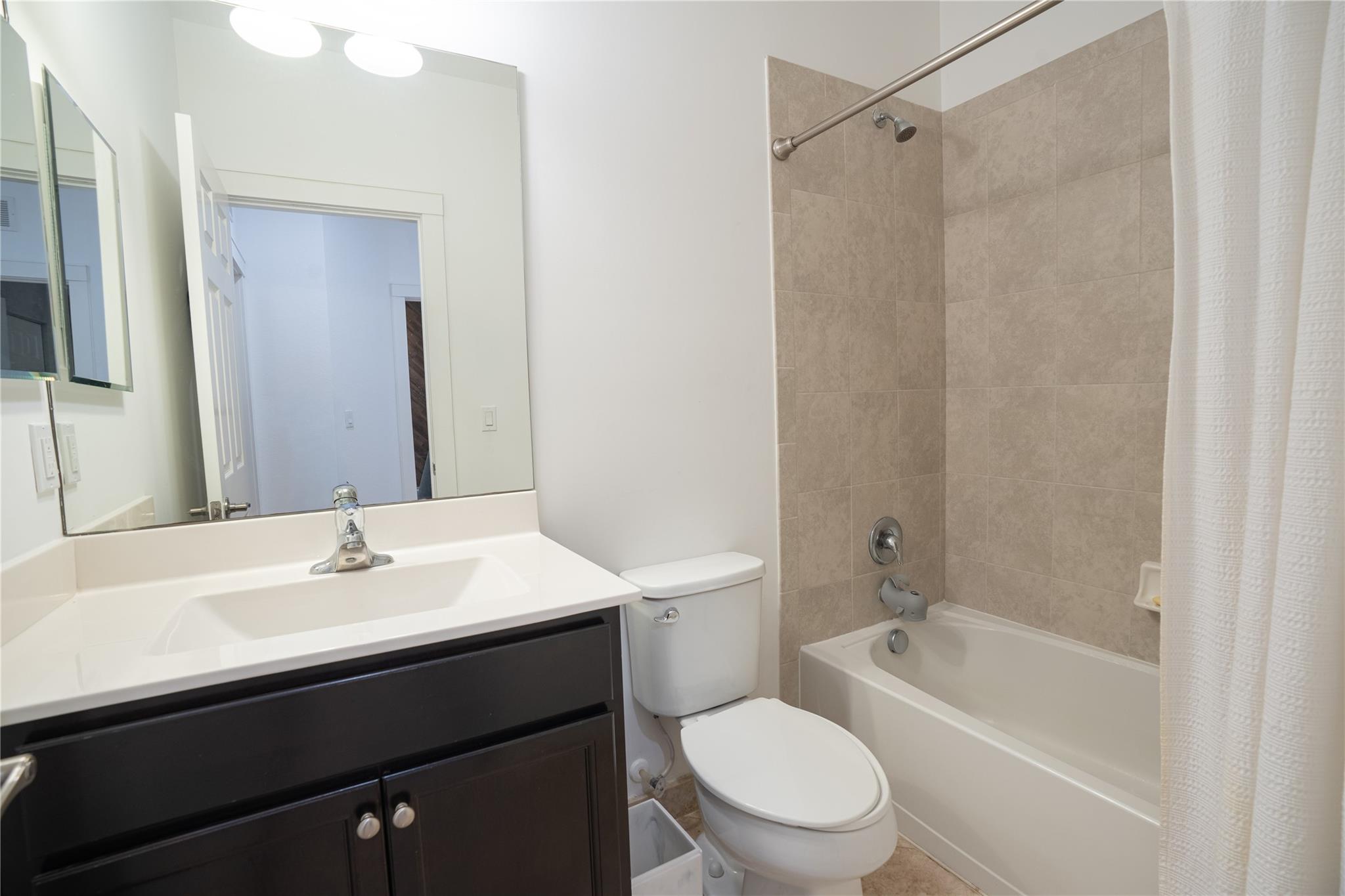 Simonton Court 176-49 B - Residential Lease