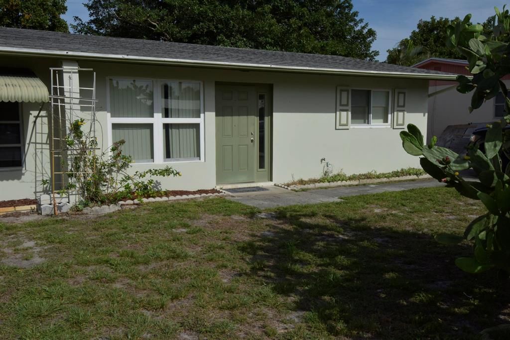 Photo of 423 SE Parkway Drive, Stuart, FL 34996 (MLS # R10791774)