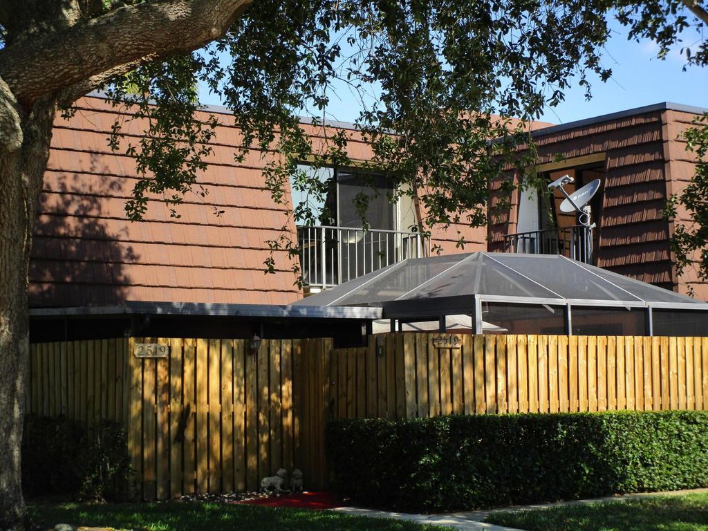 Photo of 2519 25th Lane, Palm Beach Gardens, FL 33418 (MLS # R11078097)