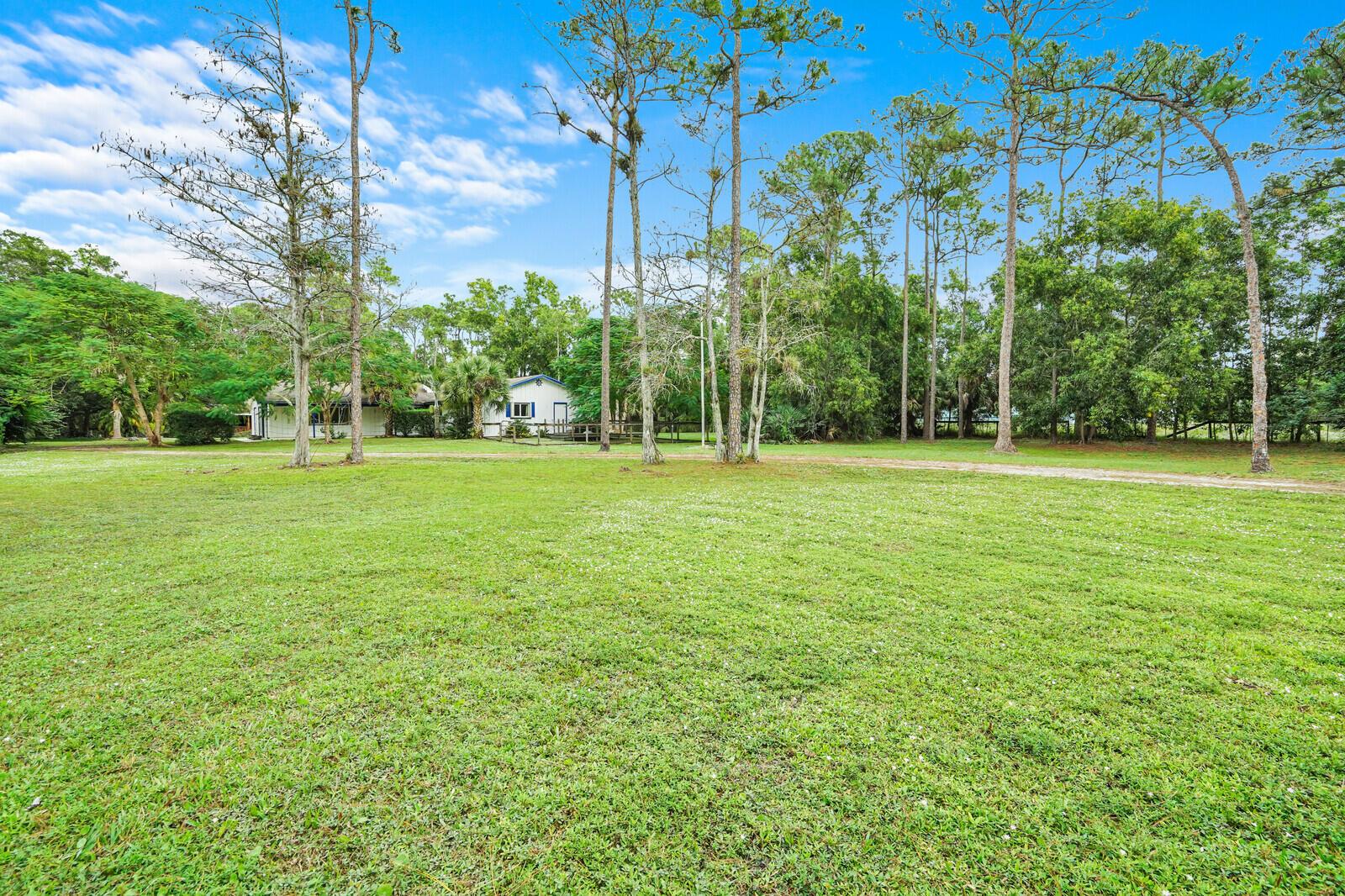 LOXAHATCHEE GROVES - Residential