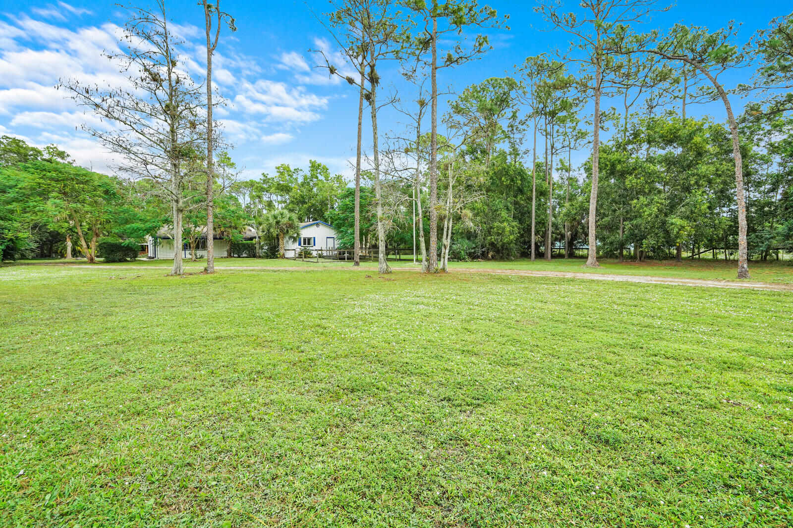 LOXAHATCHEE GROVES - Residential