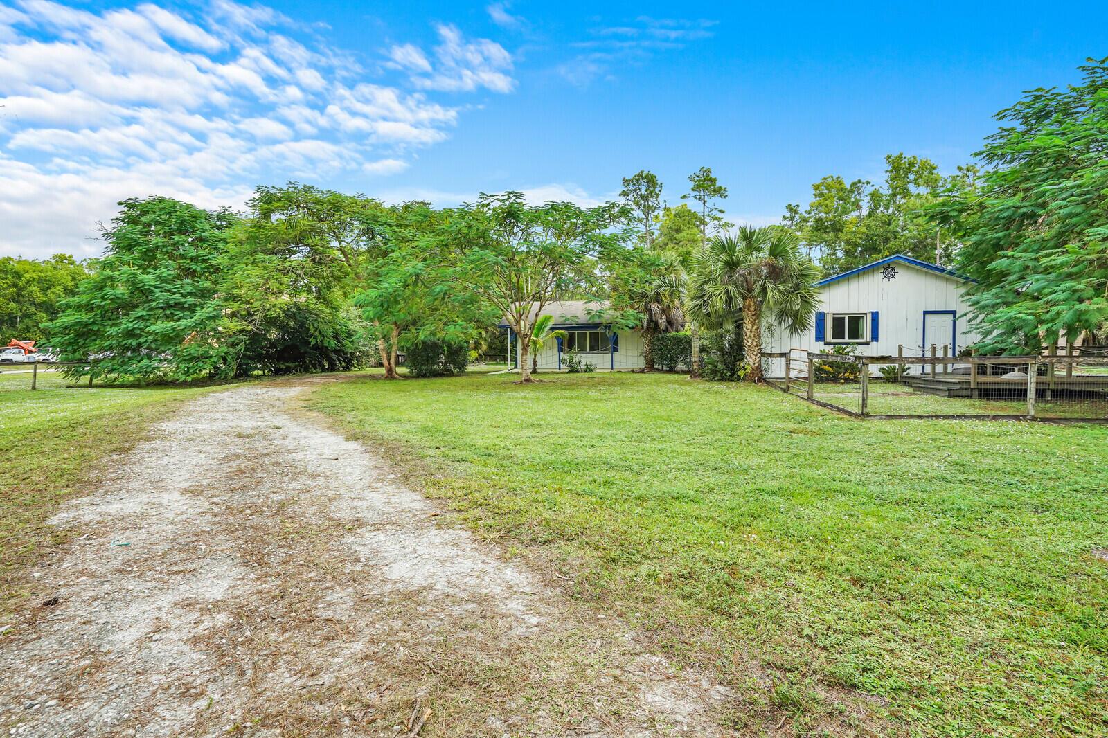 LOXAHATCHEE GROVES - Residential