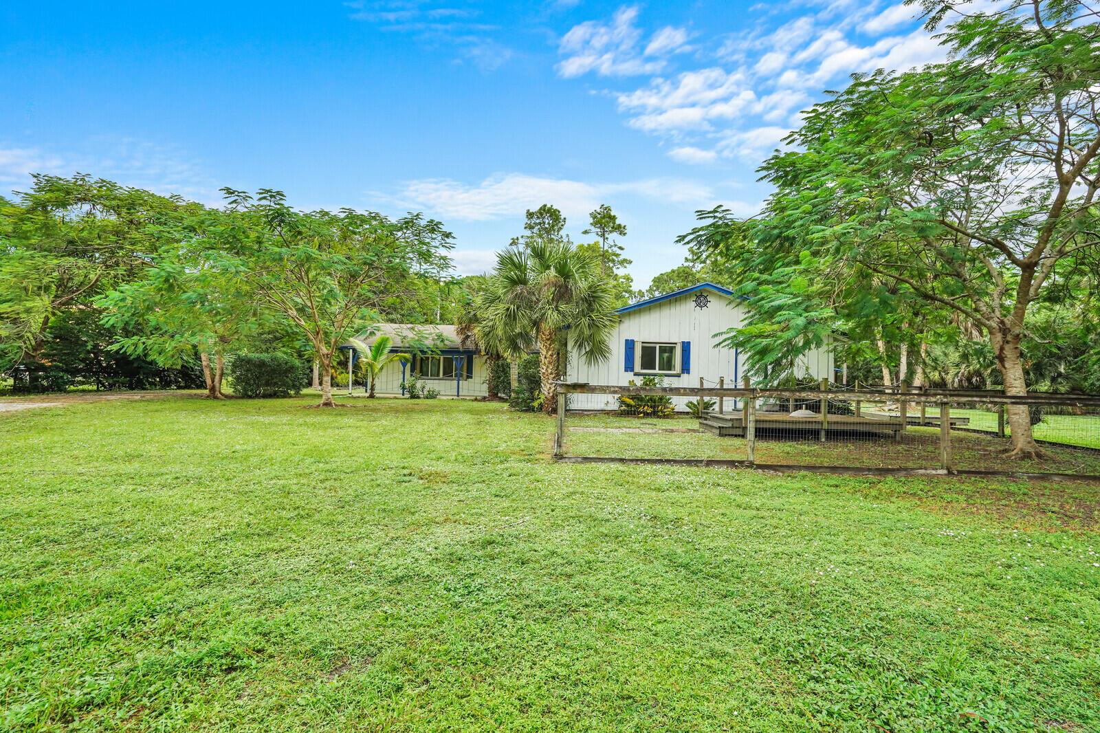 LOXAHATCHEE GROVES - Residential