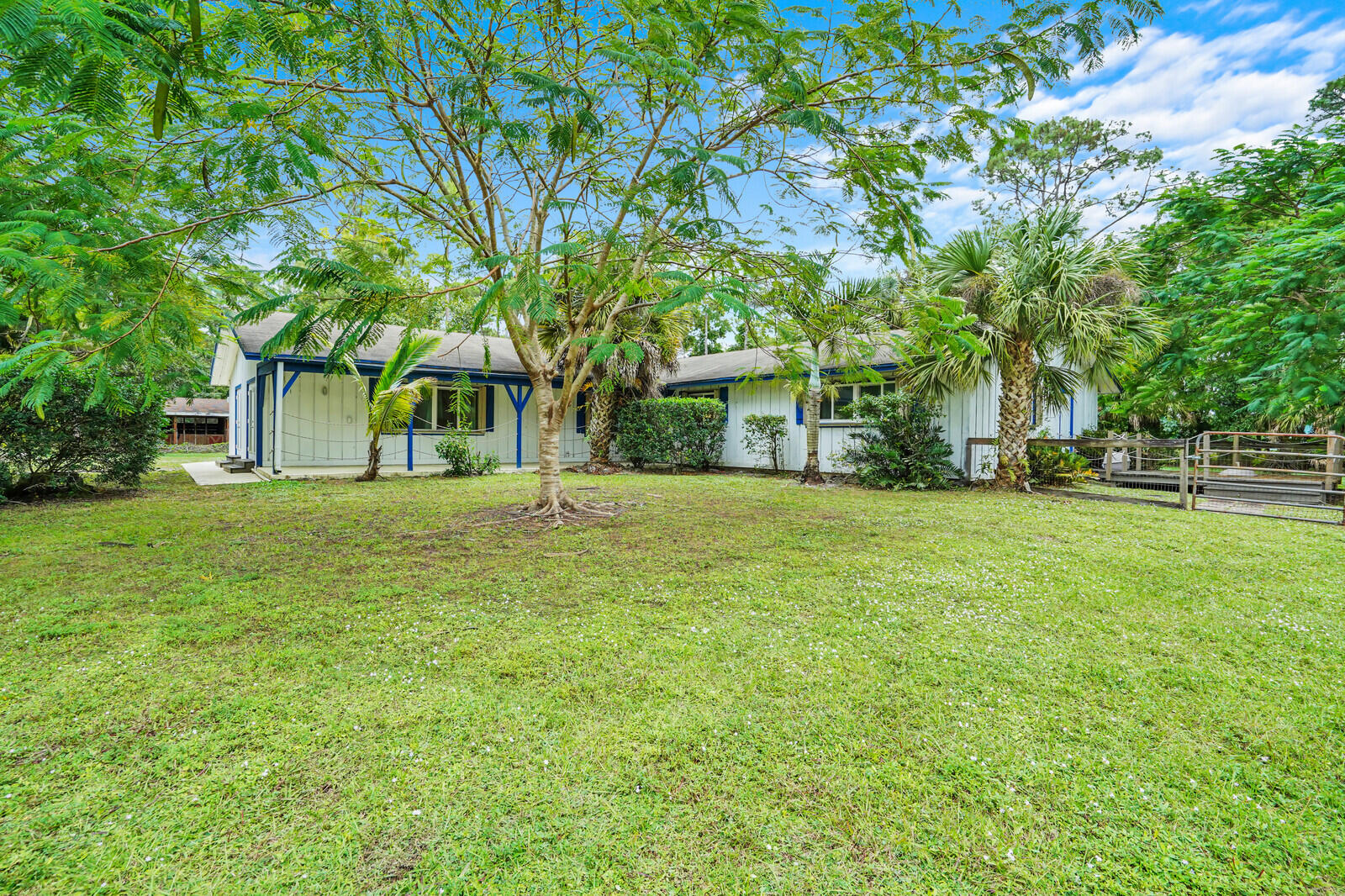 LOXAHATCHEE GROVES - Residential