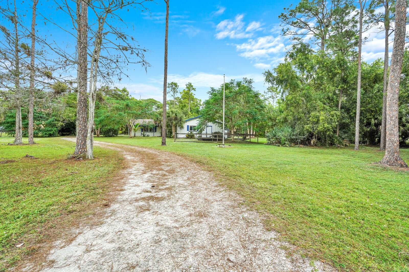 LOXAHATCHEE GROVES - Residential