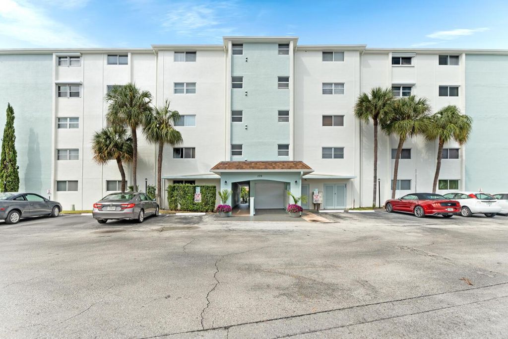 Photo of 109 Paradise Harbour Boulevard #204, North Palm Beach, FL 33408 (MLS # R10967068)