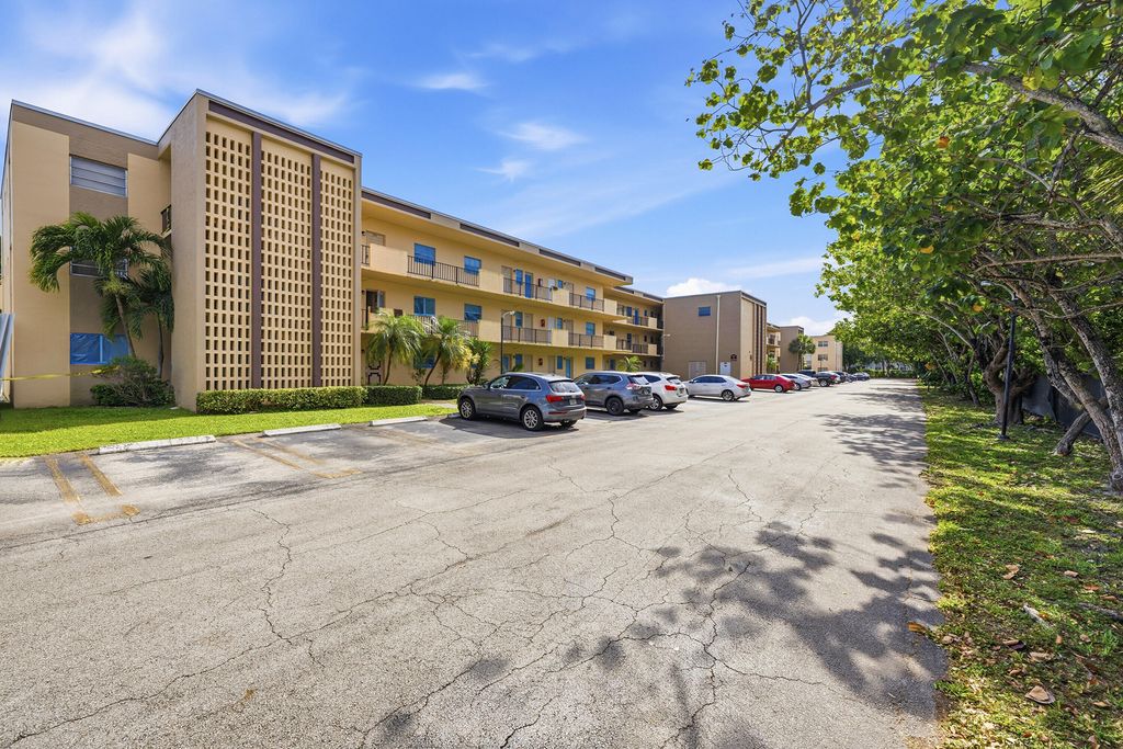 Photo of 200 Ashbury Road #106, Hollywood, FL 33024 (MLS # B26015906)