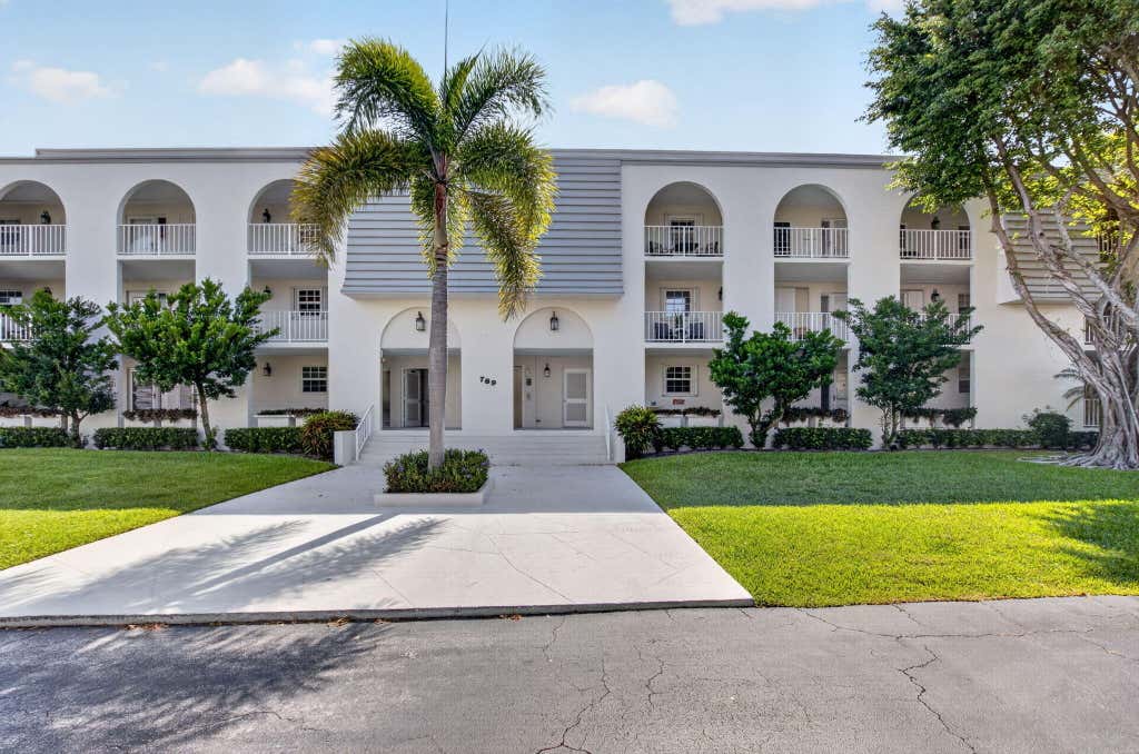 Photo of 769 Jeffery Street #2-104, Boca Raton, FL 33487 (MLS # B26050380)