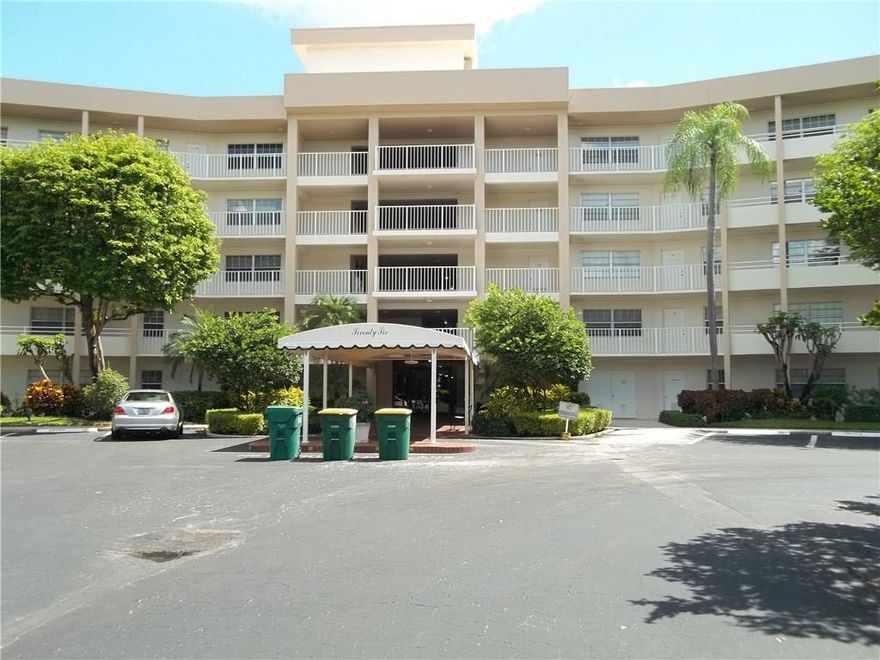 3/2 " E " VIEW OF GOLF COURSE 2 BEDROOMS FACING GOLF  NEWER A/C.NEAR MAJOR HIGHWAYS, SHOPPING, CASINO,READY FOR UPGRADE.MAINTENANCE INCLUDES BASIC CABLE, WATER,SEWER.
