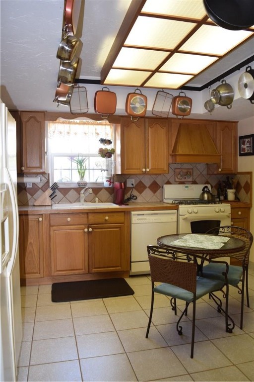 PASADENA LAKES - Residential