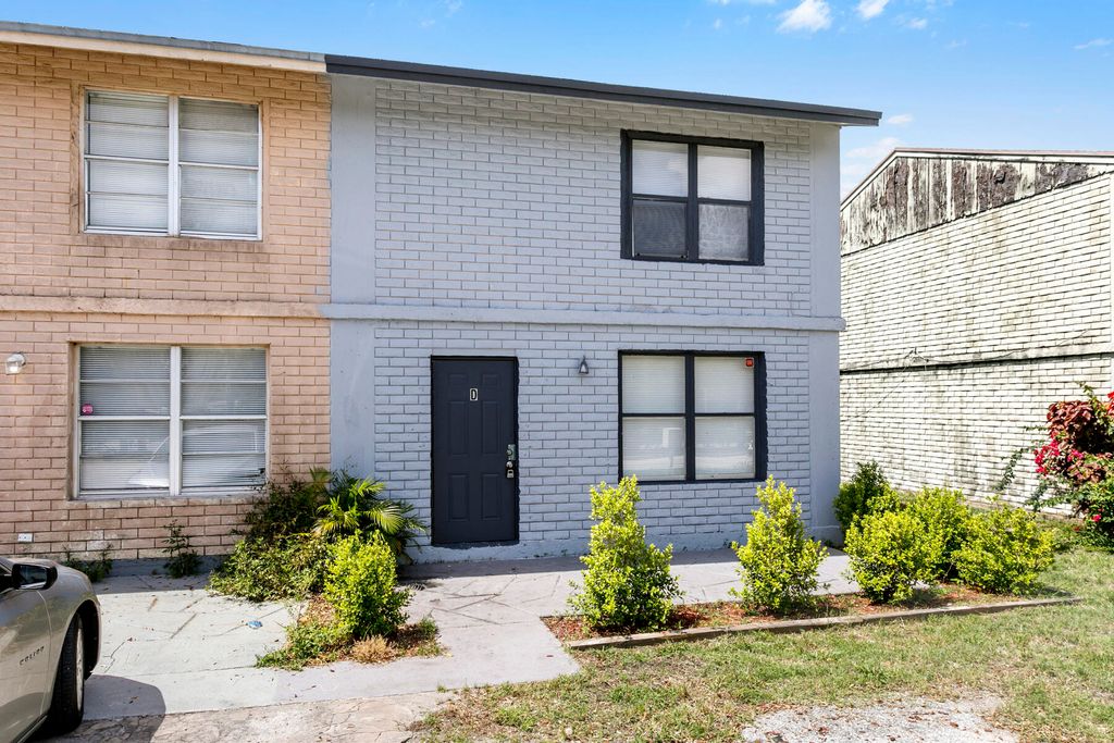 Photo of 1641 W 27th Street W #D, Riviera Beach, FL 33404 (MLS # B26046323)