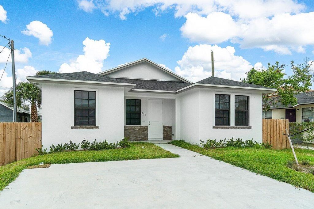 Photo of 911 8th Street, West Palm Beach, FL 33401 (MLS # B26022936)