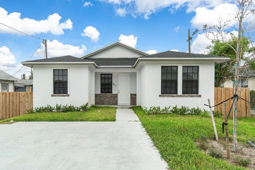 Photo of 911 8th Street, West Palm Beach, FL 33401 (MLS # B26022936)