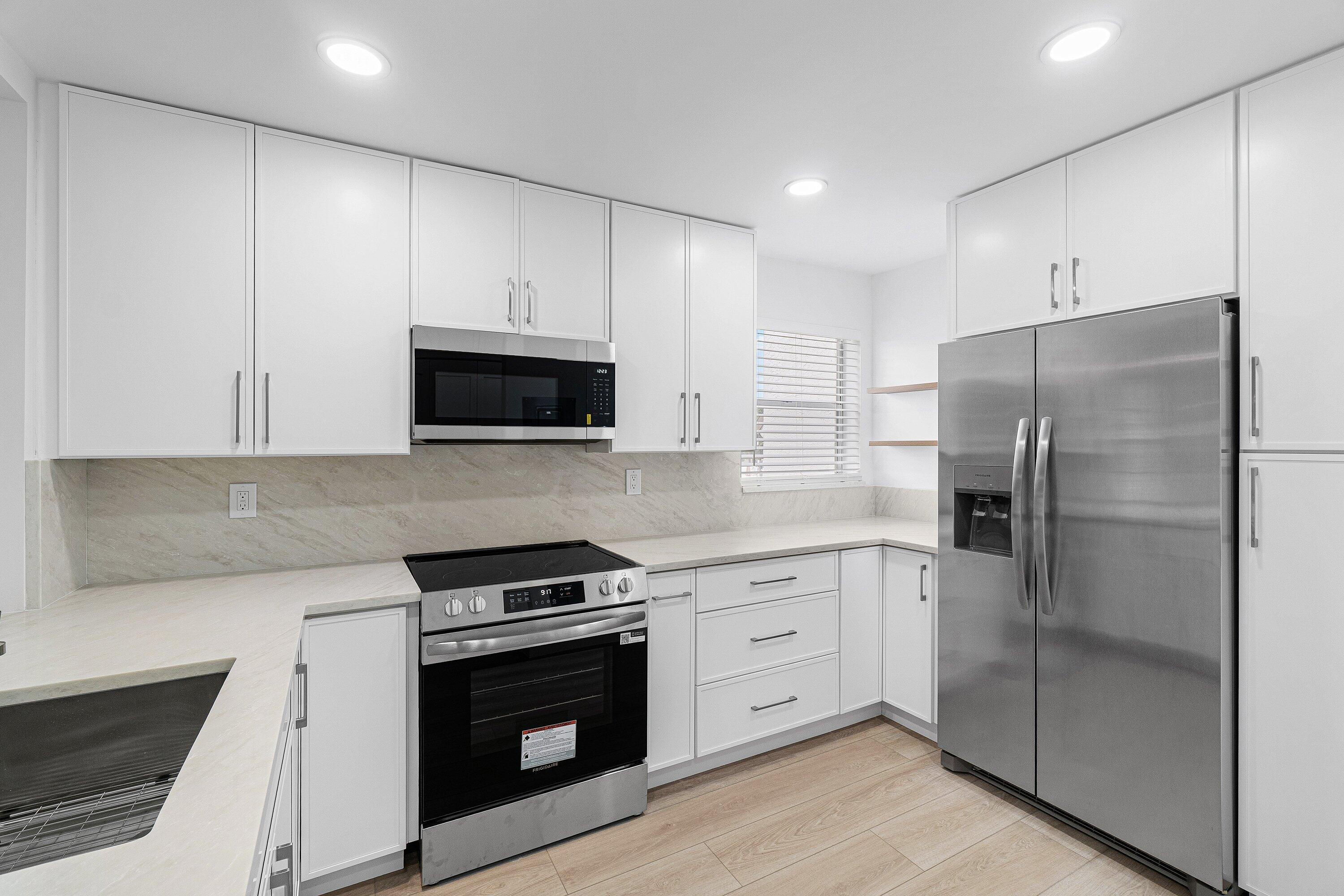 2925 SW 22ND Avenue 2080, Delray Beach, FL, 33445/$320,000 3 2925 SW 22ND Avenue 2080