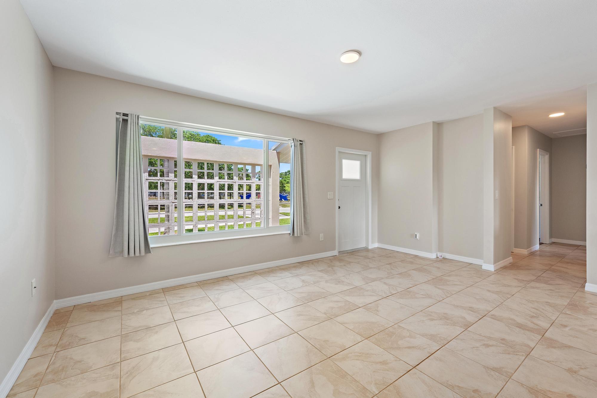 PALM BEACH GARDENS ESTATES - Residential Lease