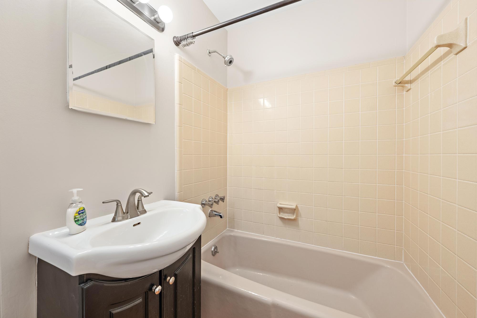 PALM BEACH GARDENS ESTATES - Residential Lease