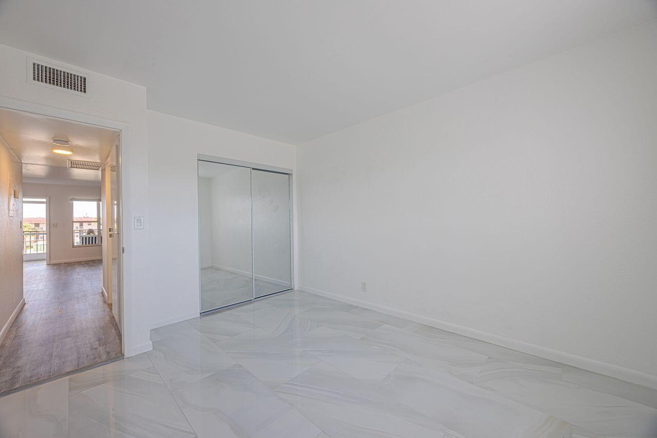 HAMPTON GARDENS - Residential