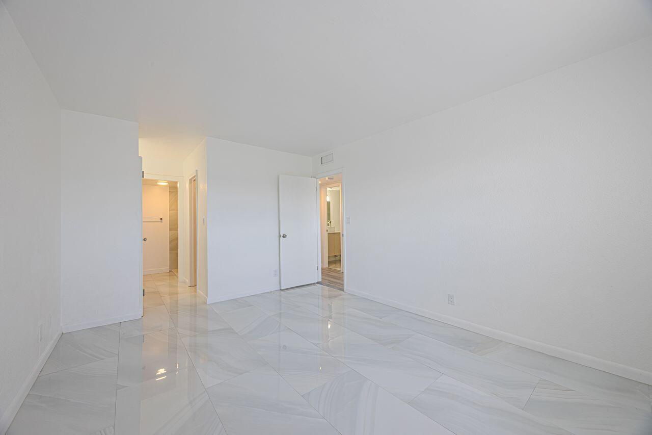 HAMPTON GARDENS - Residential