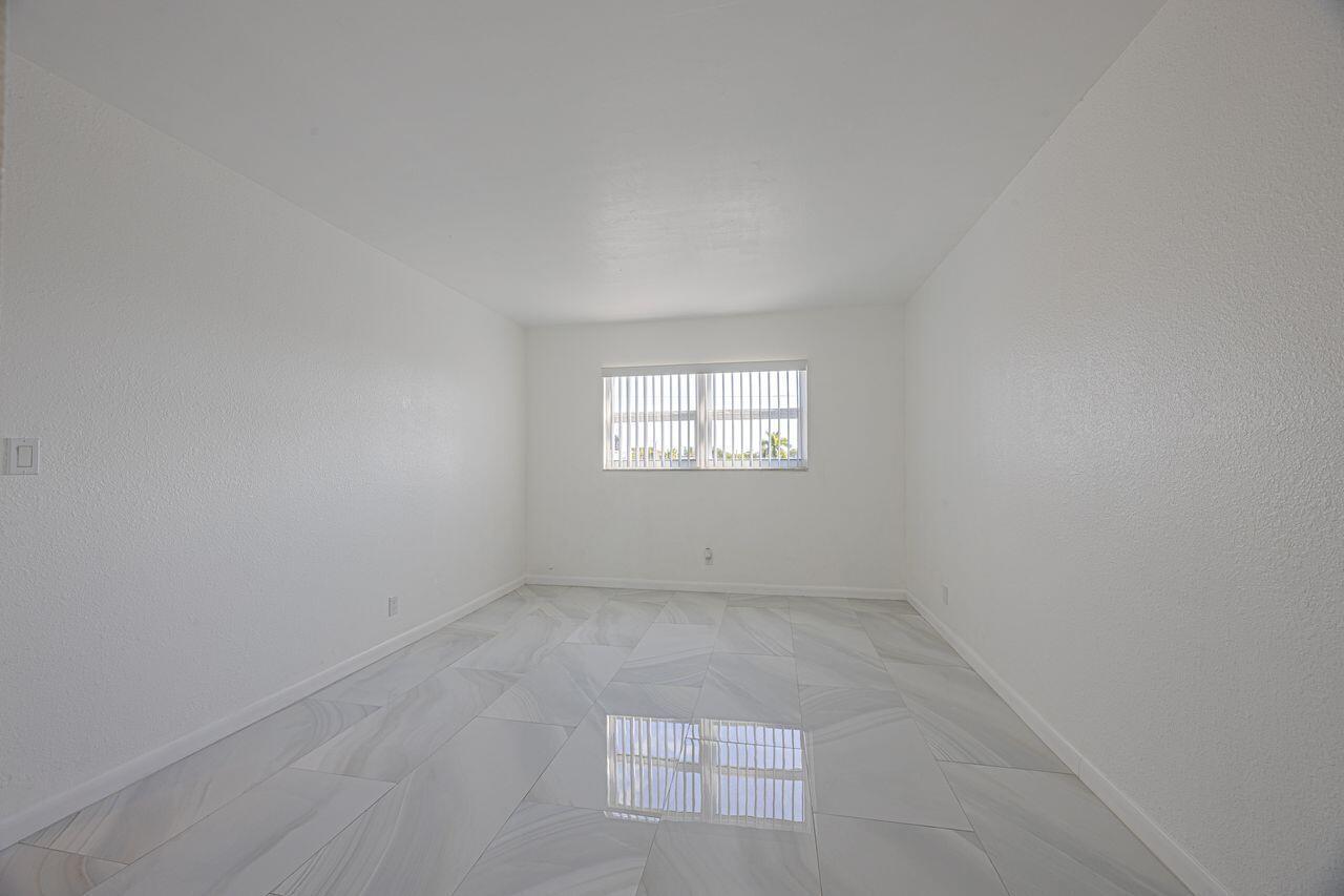 HAMPTON GARDENS - Residential