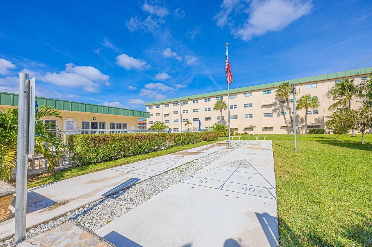 HAMPTON GARDENS - Residential