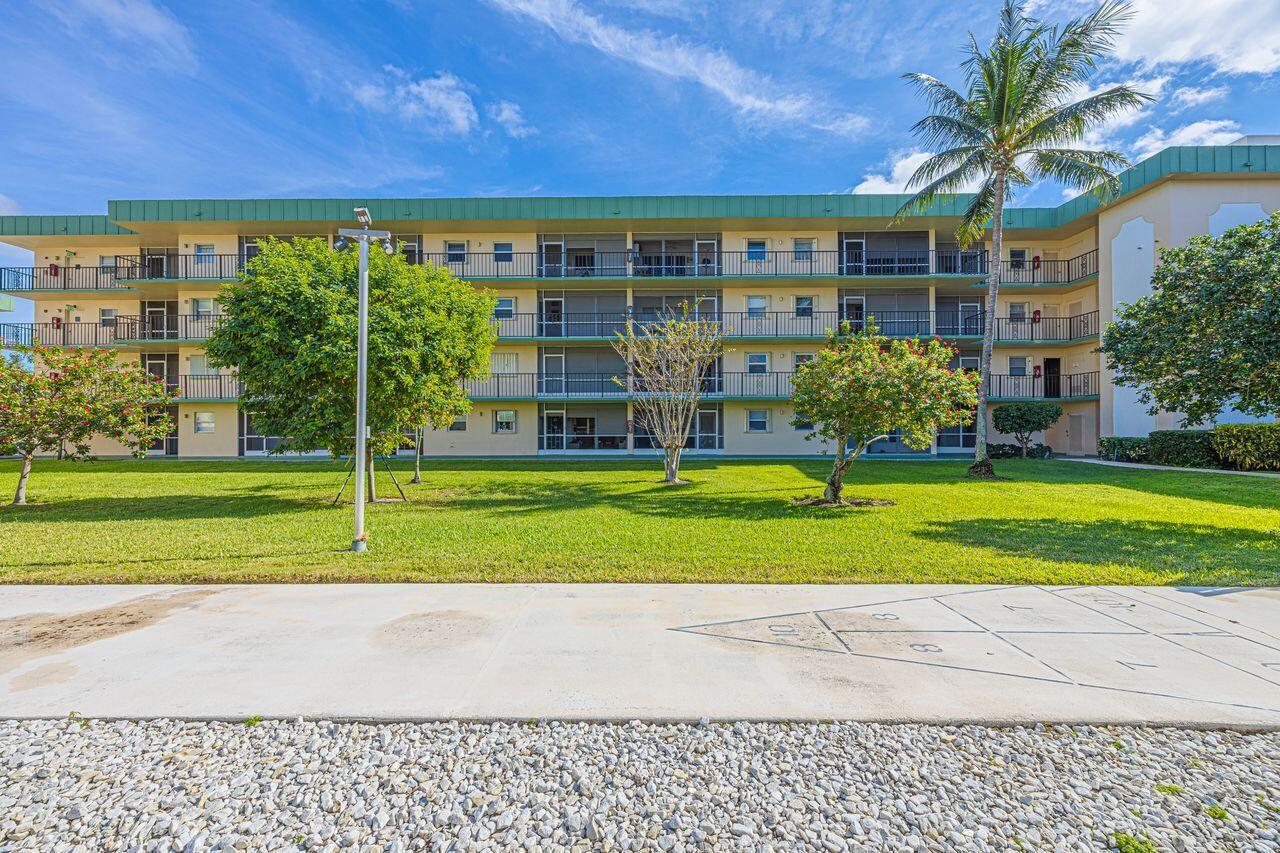 HAMPTON GARDENS - Residential