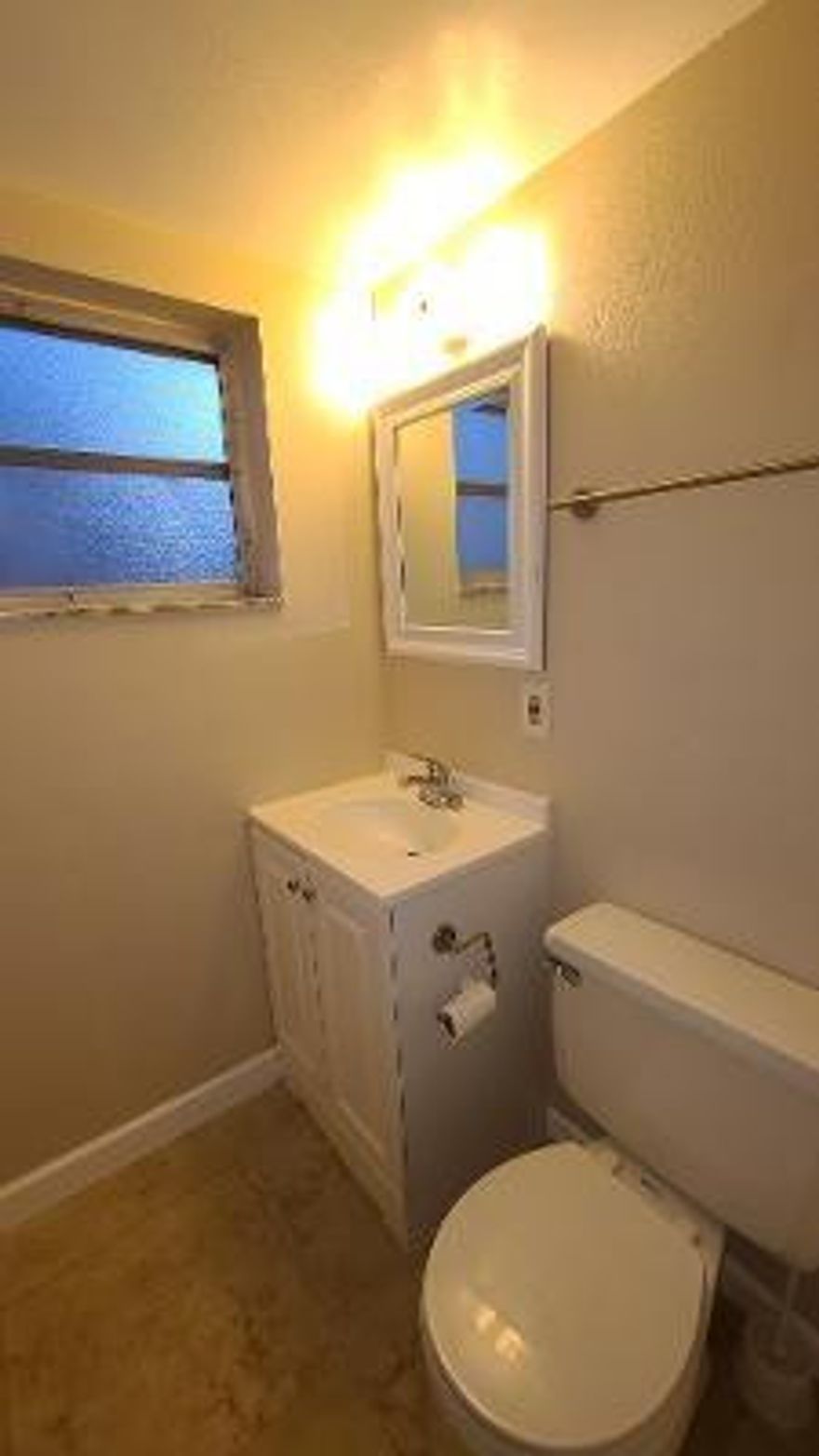 BEAUTIFUL 1ST FLOOR UNIT, FRESHLY PAINTED,TILE THROUGHOUT, UPDATED KITCHEN AND BATHROOM, NEW A/C AND REFRIGERATOR LOCATED EAST OF I95 AND CLOSE TO STORES, RESTAURANTS, SUPERMARKET AND MORE. COMPLEX OFFERS POOL, SEVERAL TENNIS COURT, BBQ AND EXERCISE ROOM.