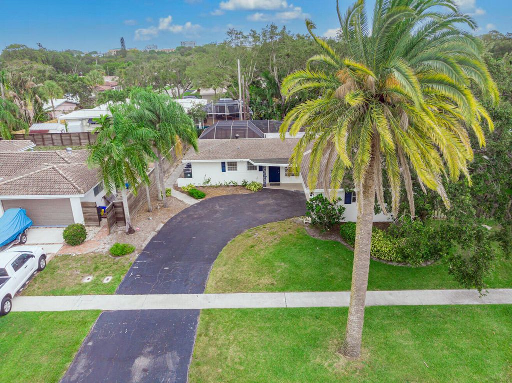 Photo of 276 SW 7th Avenue, Boca Raton, FL 33486 (MLS # B26019724)