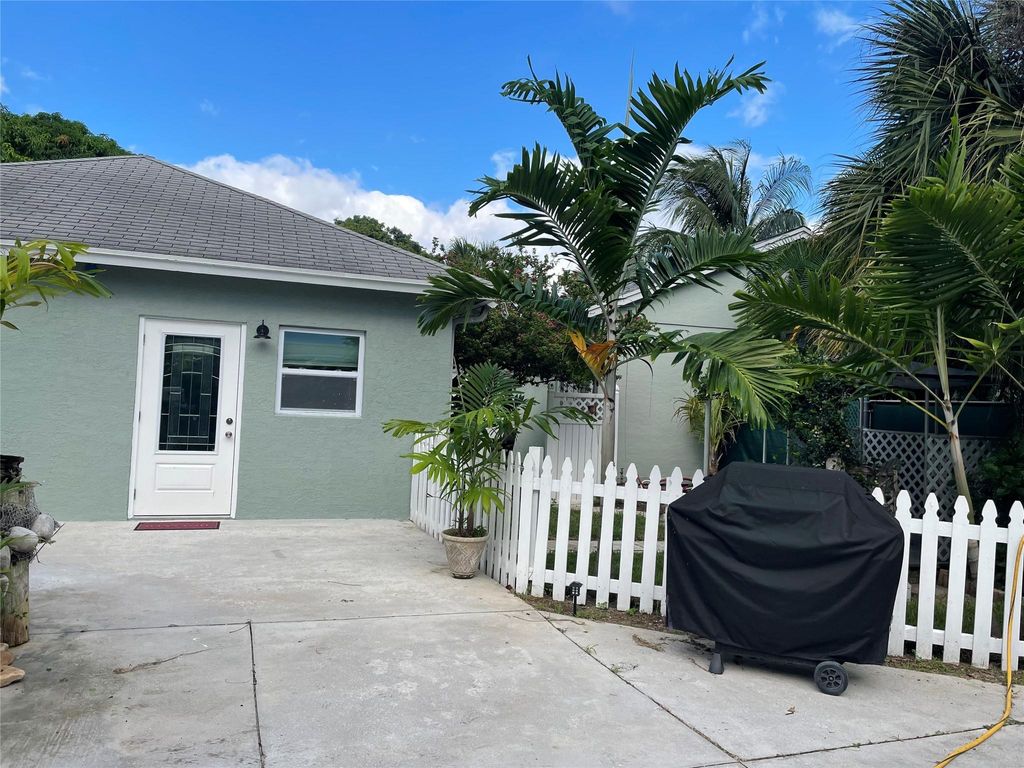 Photo of 826 Hansen Street, West Palm Beach, FL 33405 (MLS # F10524177)